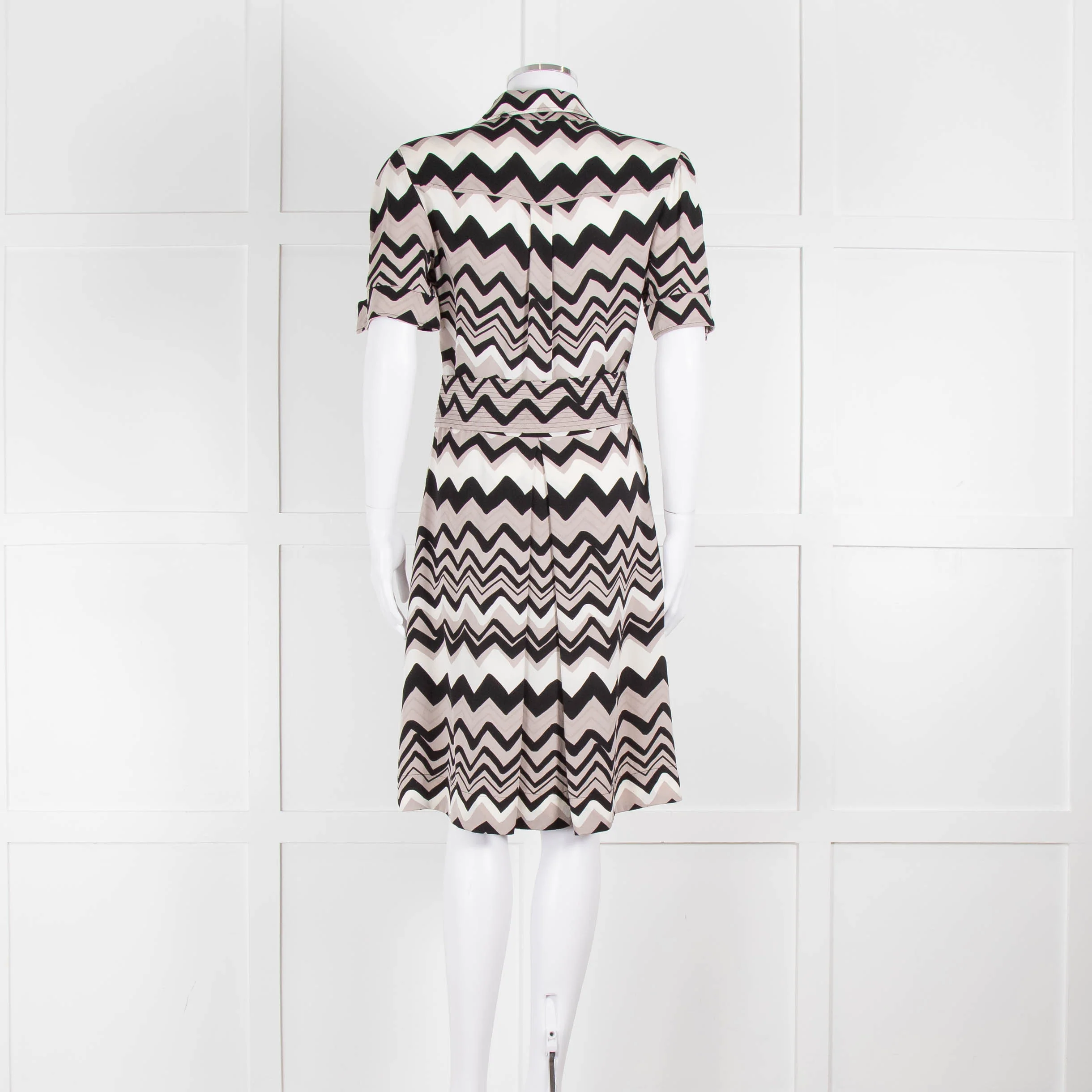 Diane Von Furstenberg Cream Black Zig Zag Belted Short Sleeve Dress - Image 5