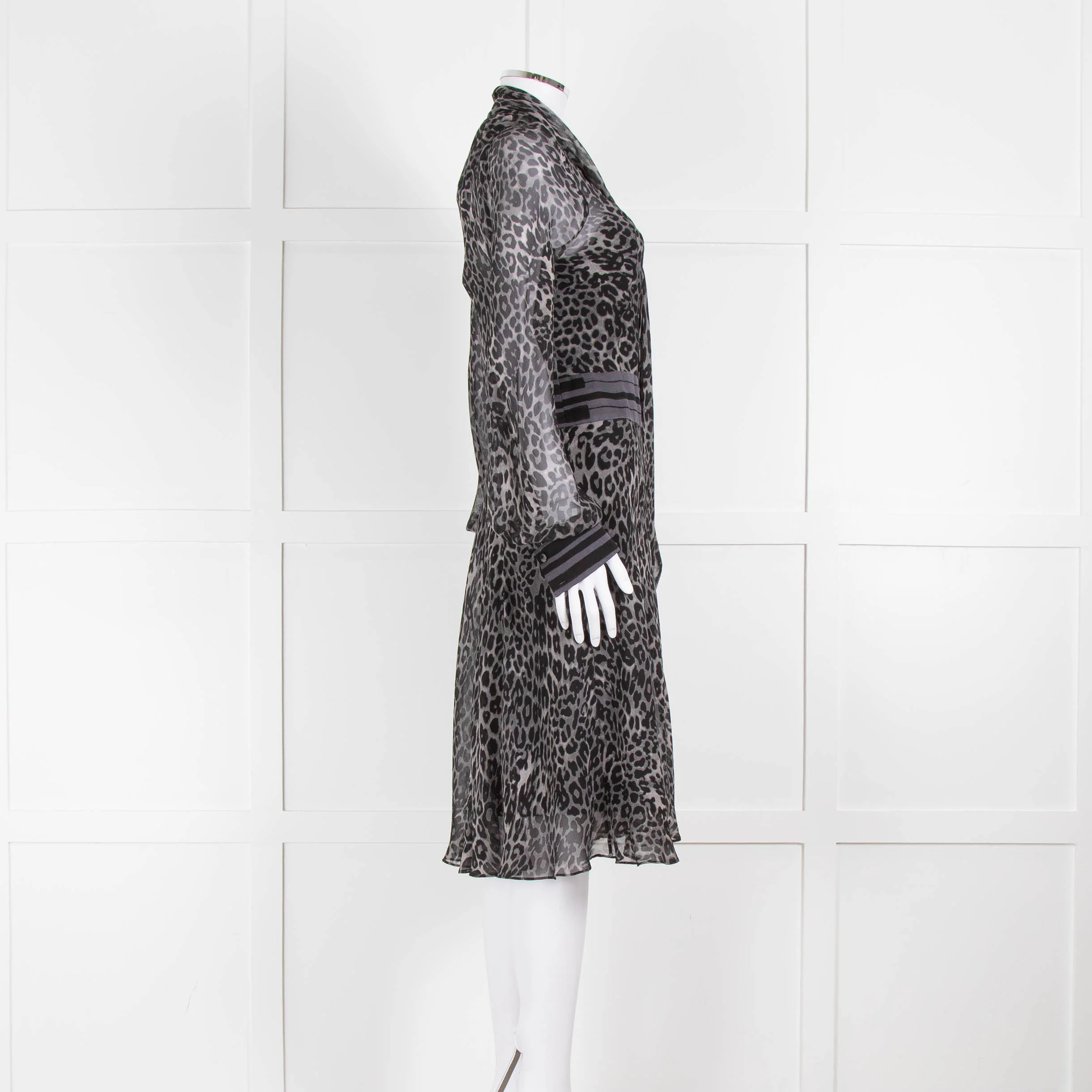 Diane Von Furstenberg Grey Animal Print Silk Long Sleeve Dress With Slip - Image 3