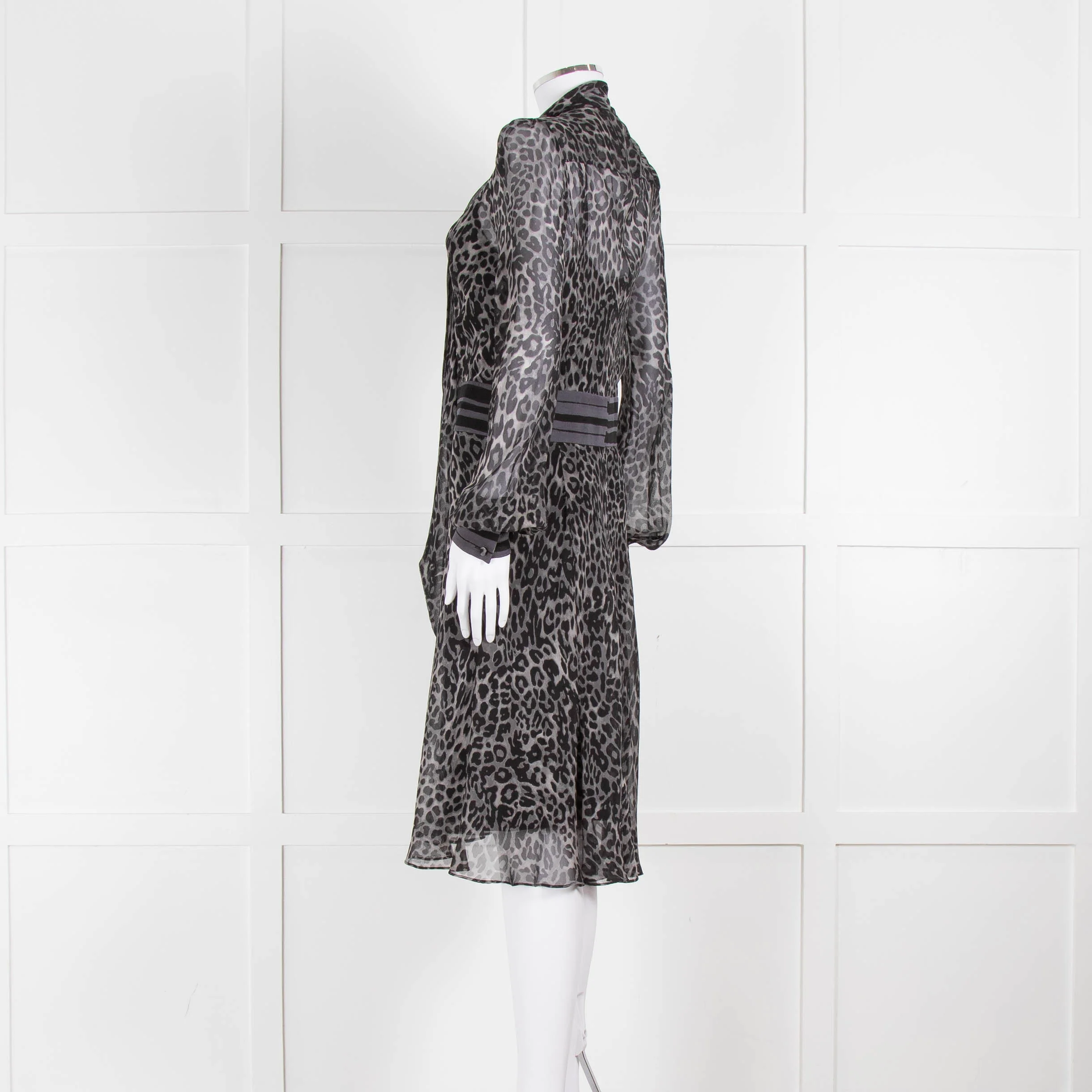 Diane Von Furstenberg Grey Animal Print Silk Long Sleeve Dress With Slip - Image 6