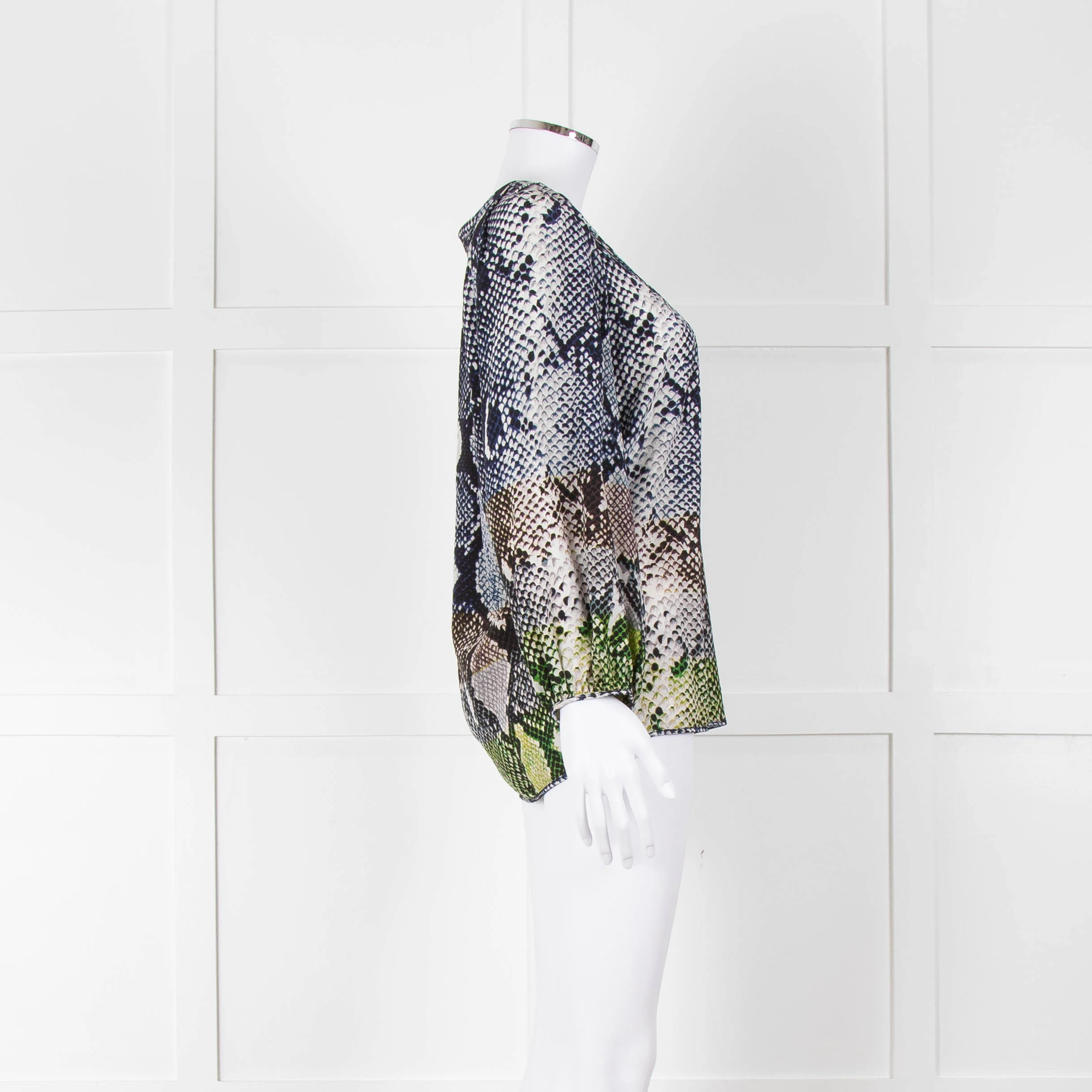 Diane Von Furstenberg Navy White Snake Print V-Neck Top - Image 3
