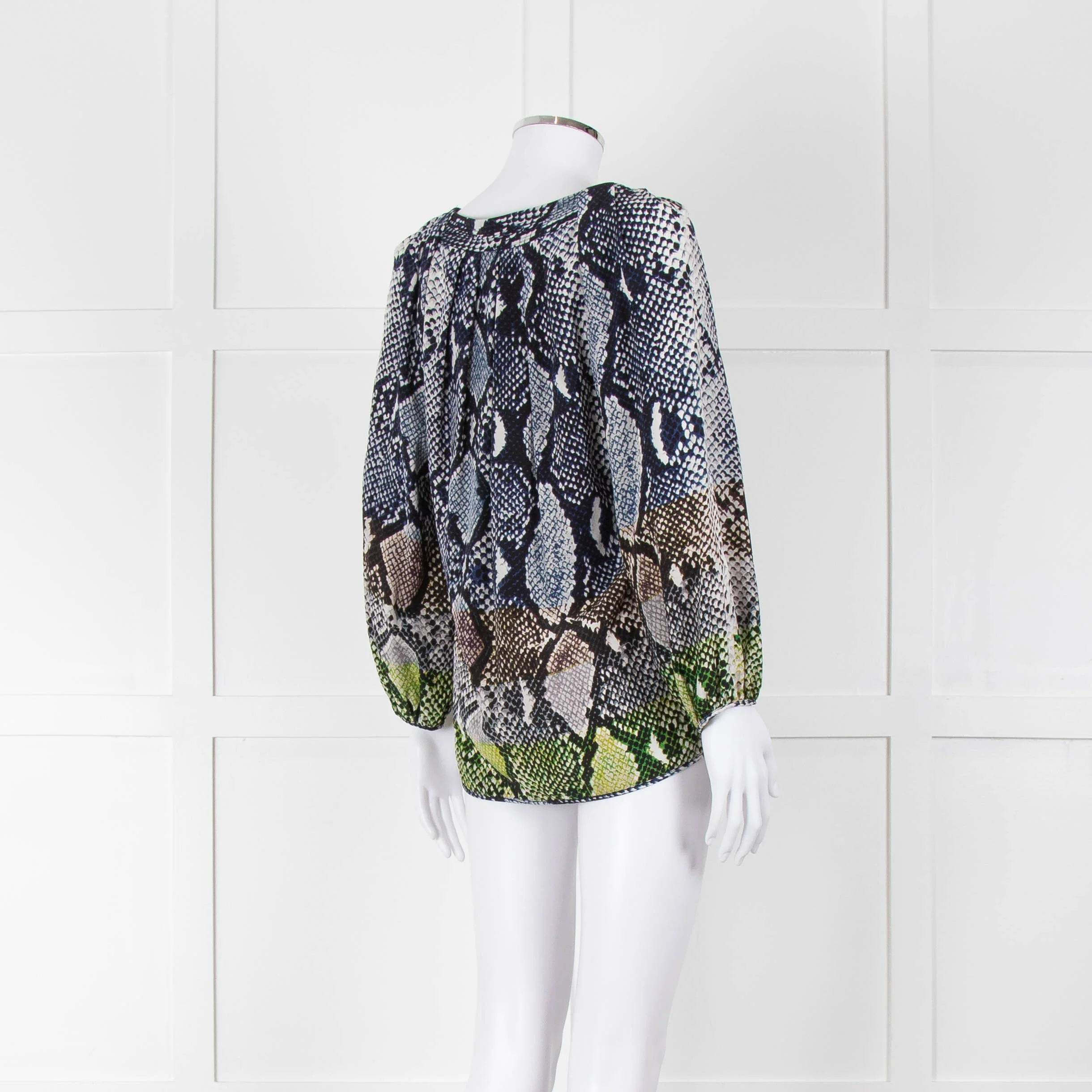 Diane Von Furstenberg Navy White Snake Print V-Neck Top - Image 4