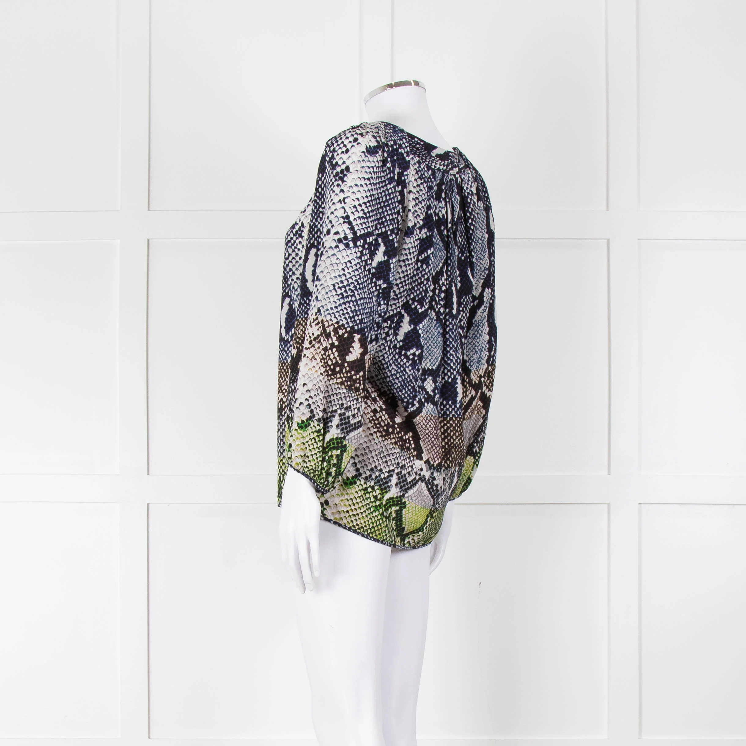 Diane Von Furstenberg Navy White Snake Print V-Neck Top - Image 6