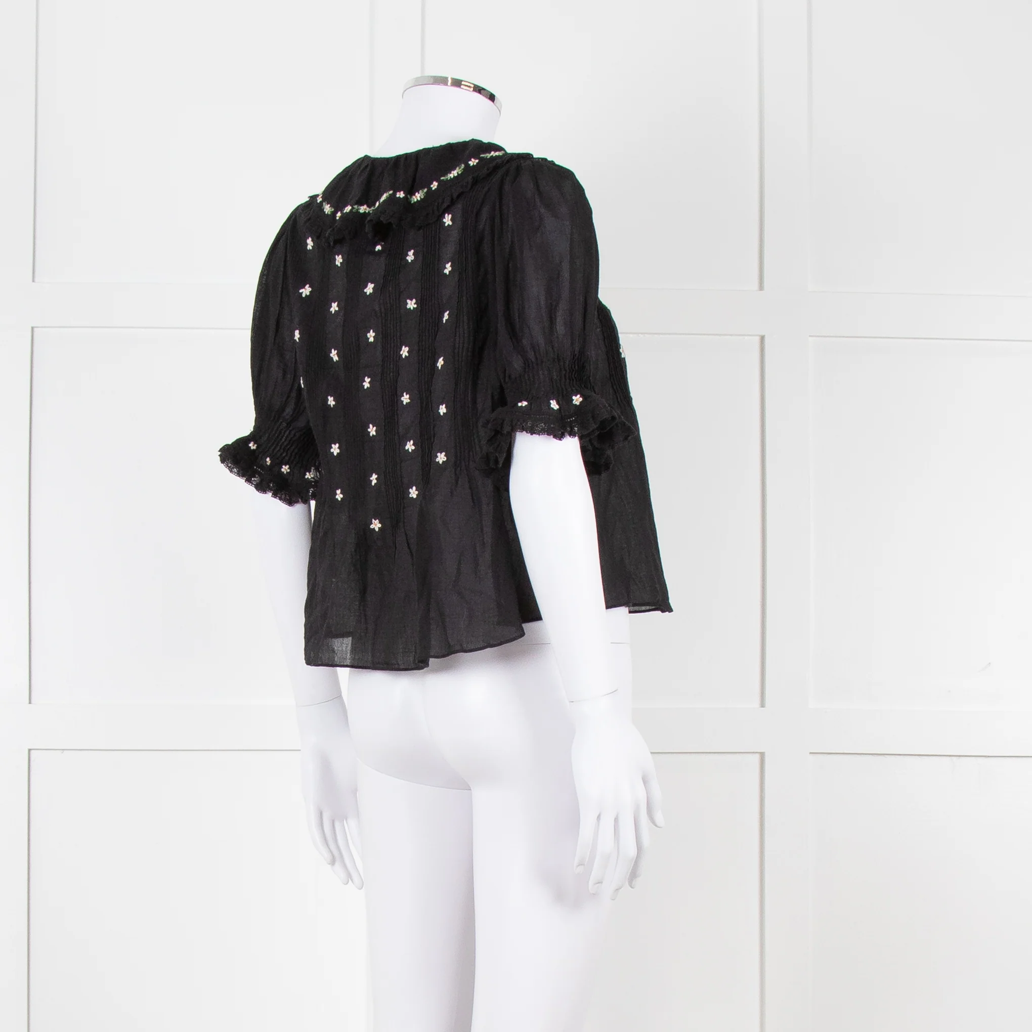 Doen Black Pintuck Floral Embroidery Short Sleeve Blouse - Image 4