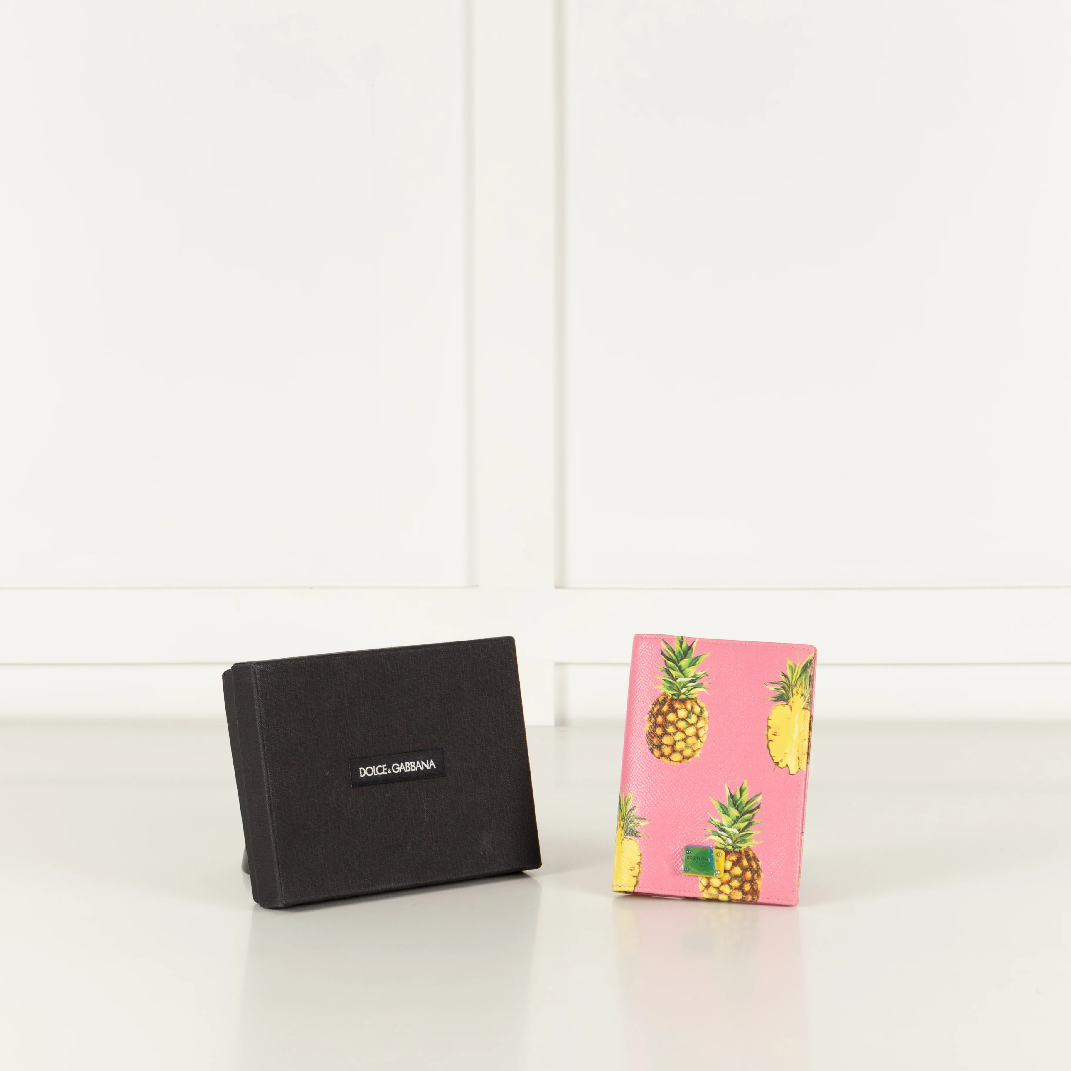Dolce & Gabbana Pink Pineapple Leather Passport Holder - Image 2