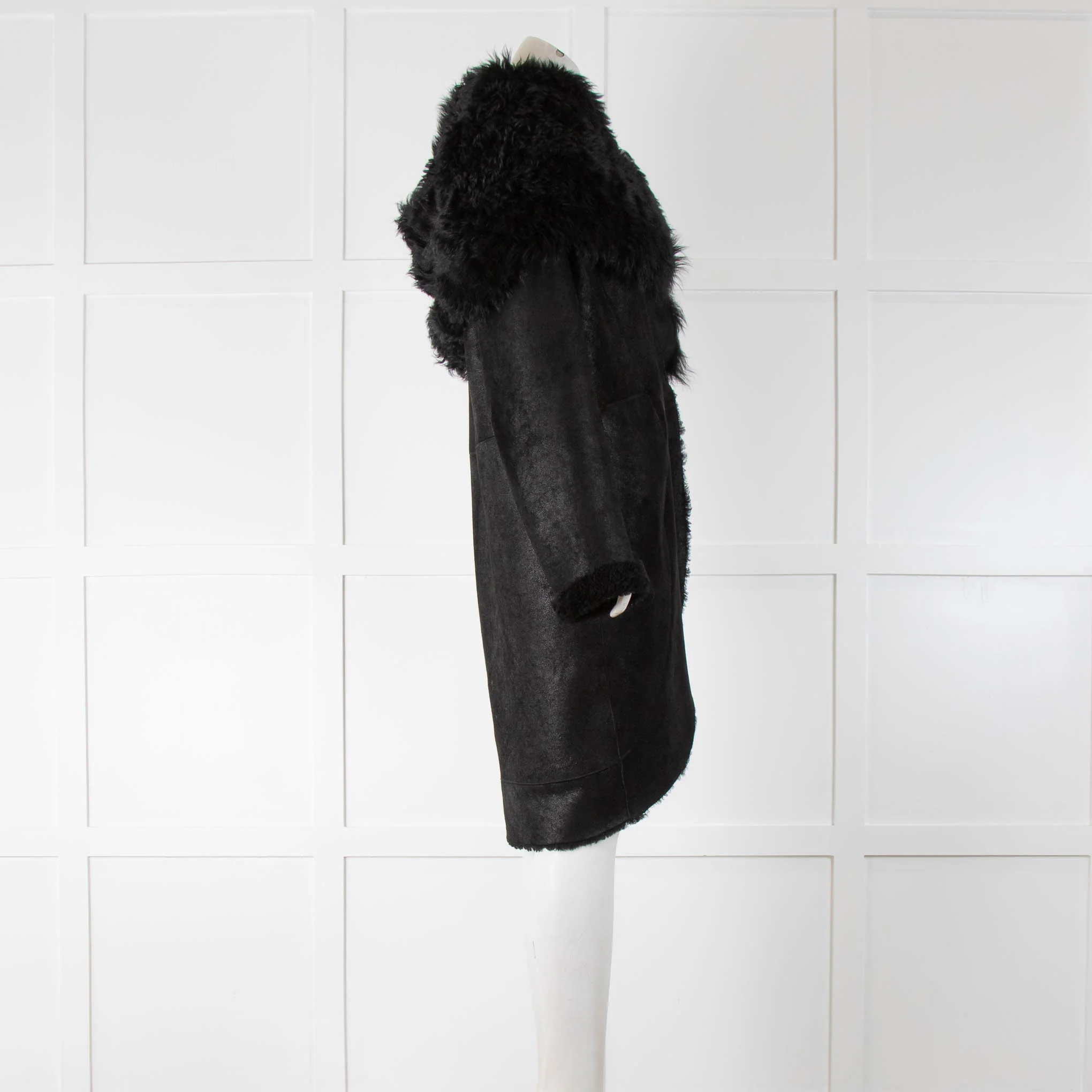 Elie Tahari Black Lambskin Shearling - Image 2