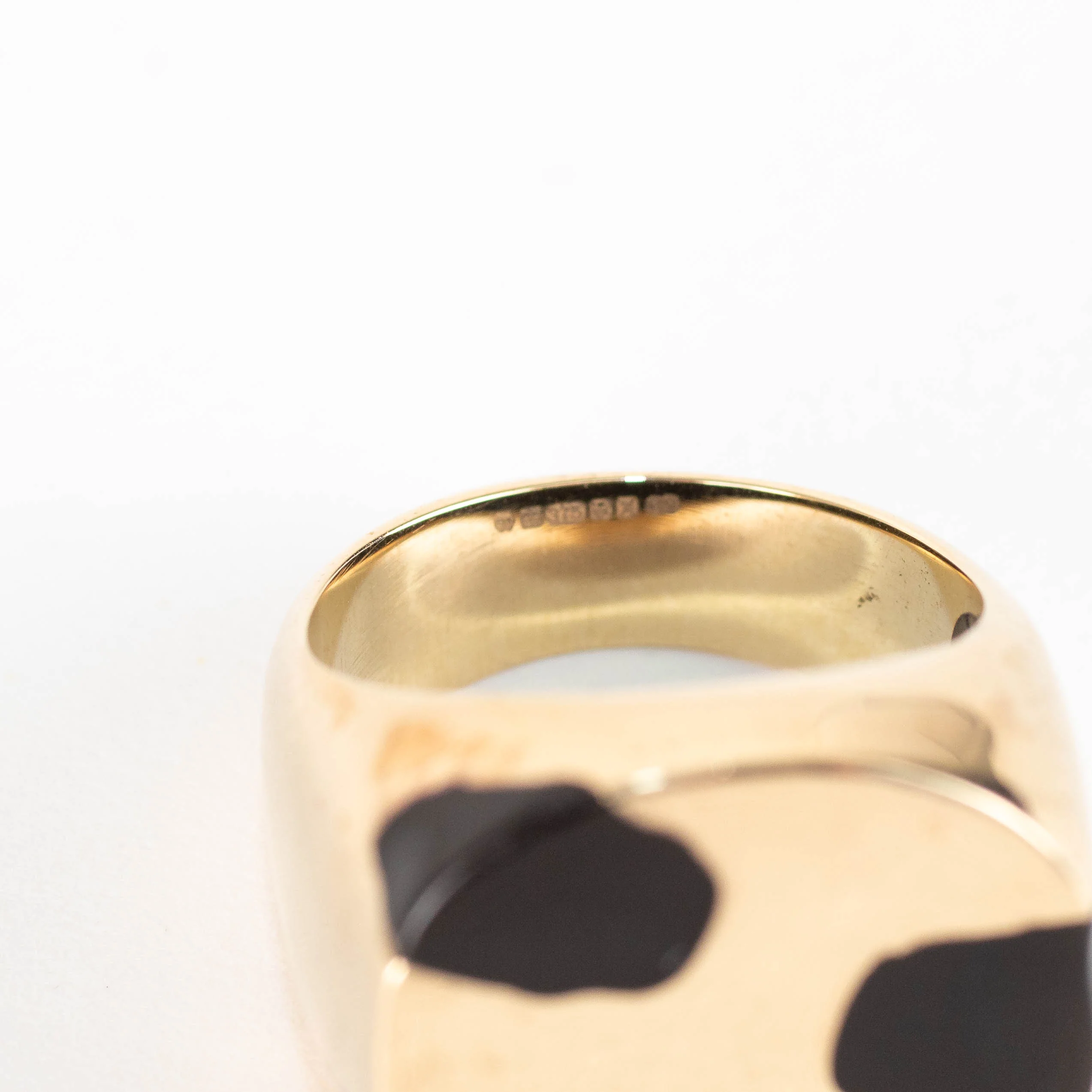Ellie Mercer Big Round Resin Ring - Image 4
