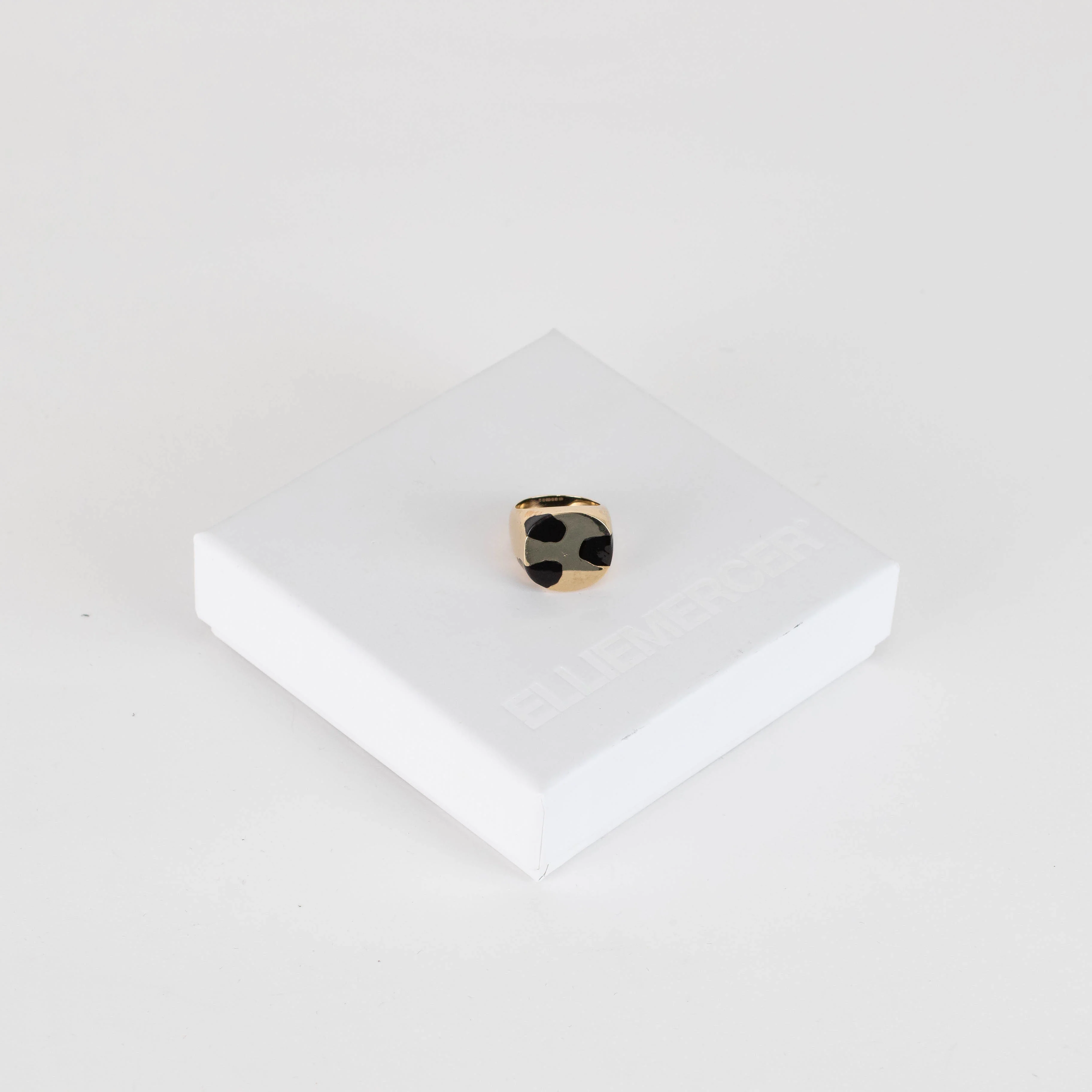 Ellie Mercer Big Round Resin Ring - Image 5