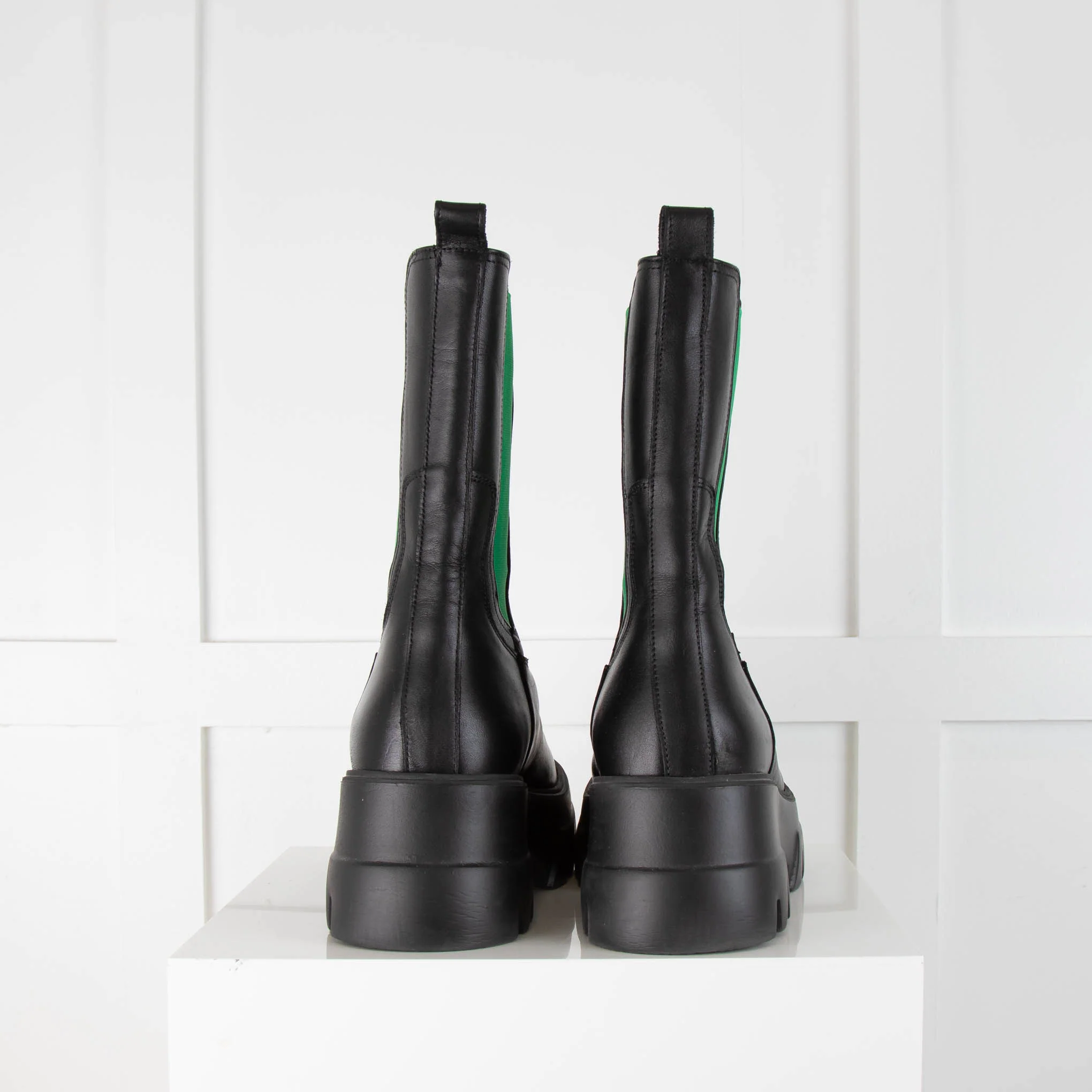 Essentiel Antwerp Black Chelsea Boots with Green Elastic - Image 4