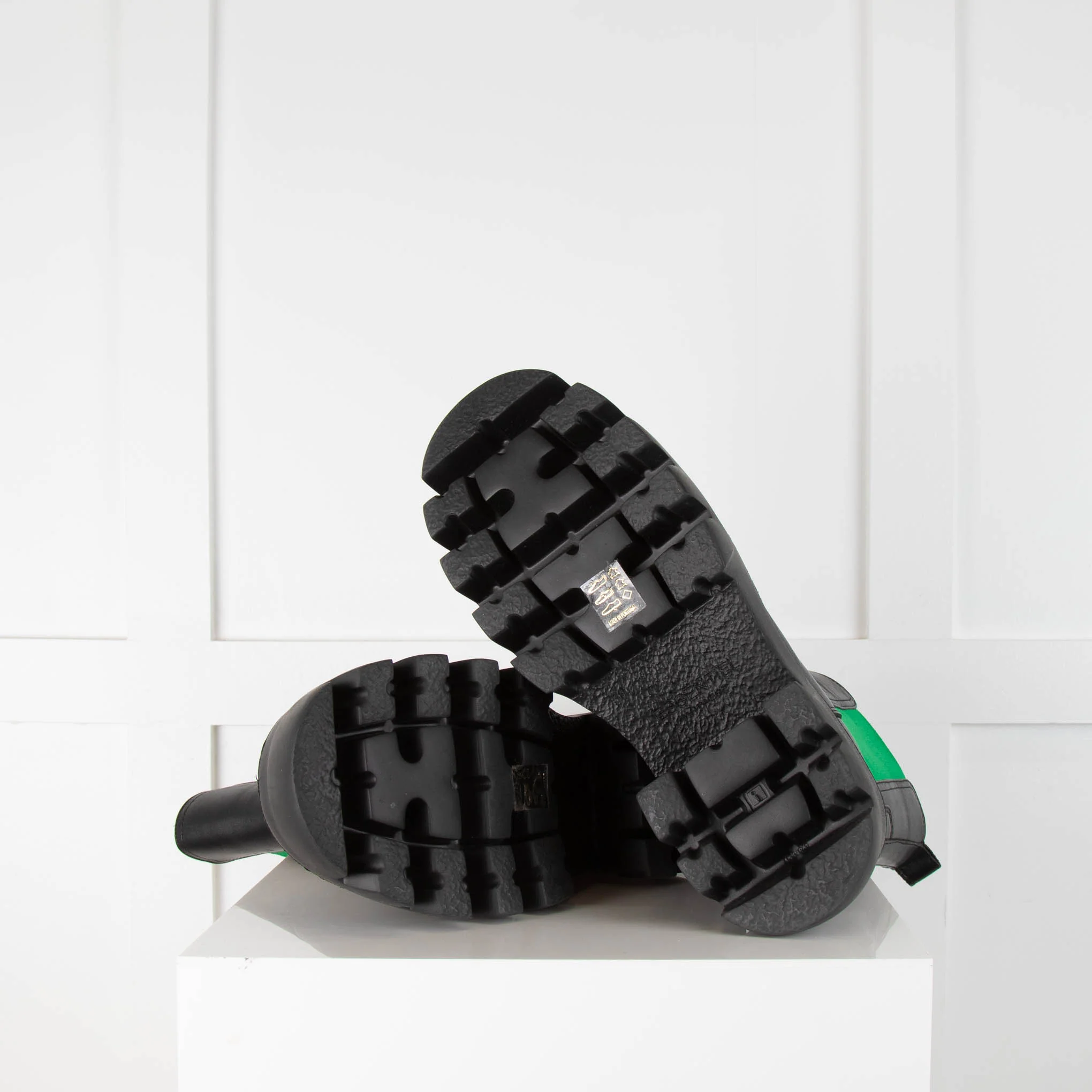 Essentiel Antwerp Black Chelsea Boots with Green Elastic - Image 5