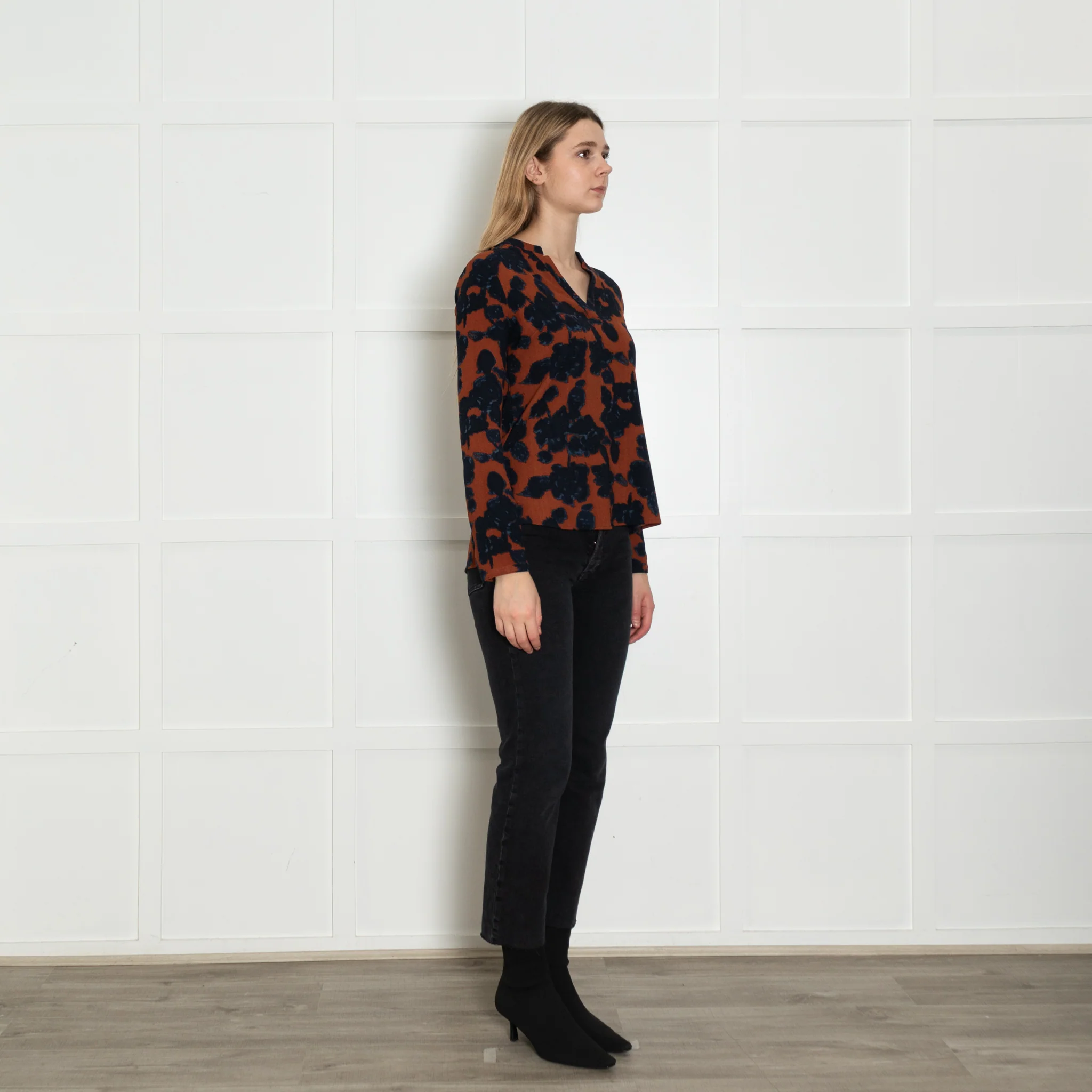 Essentiel Antwerp Burnt Orange Navy Flower Print Blouse - Image 7