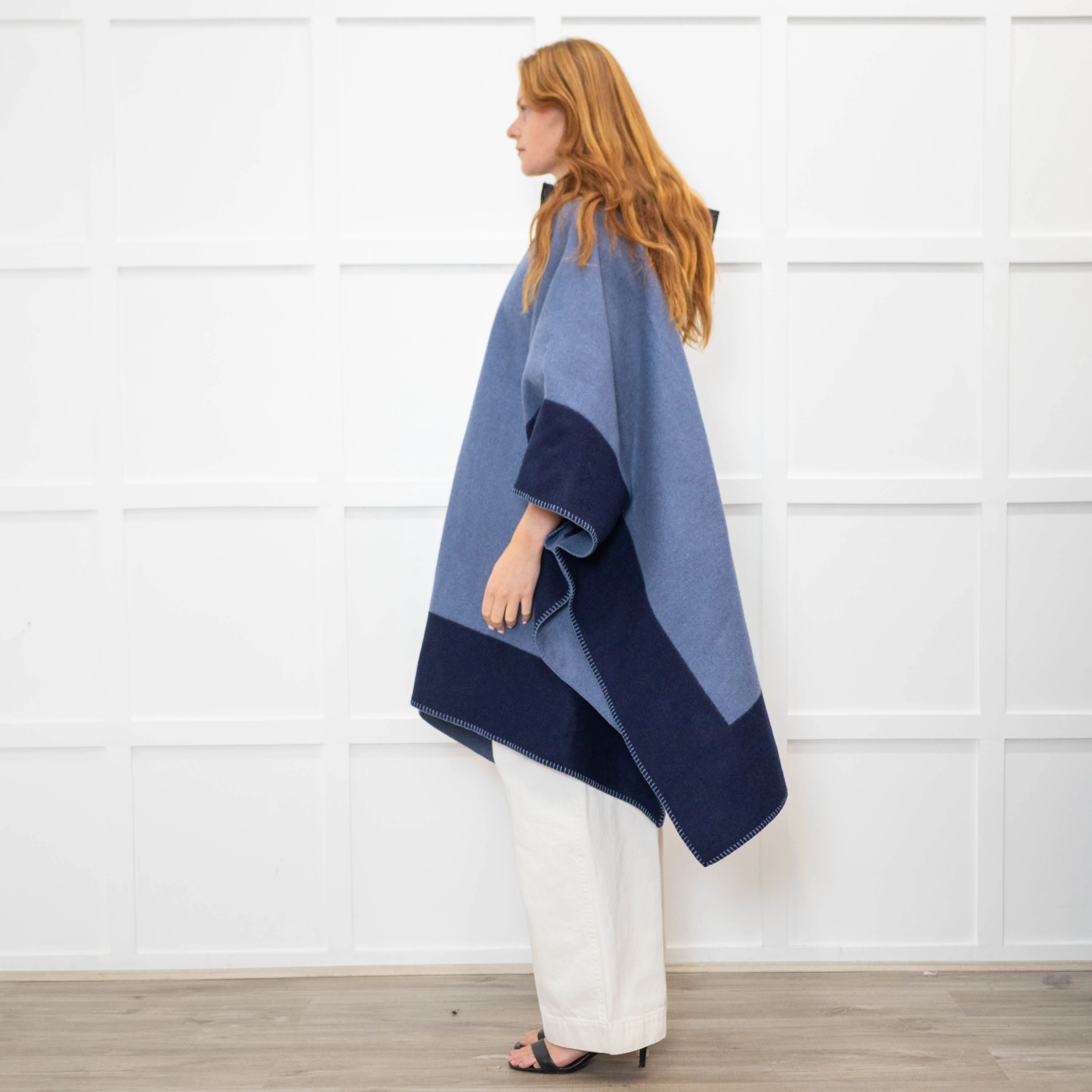 Etro Blue Navy Blue Horse Detail Wool Hooded Zip Front Cape - Image 4
