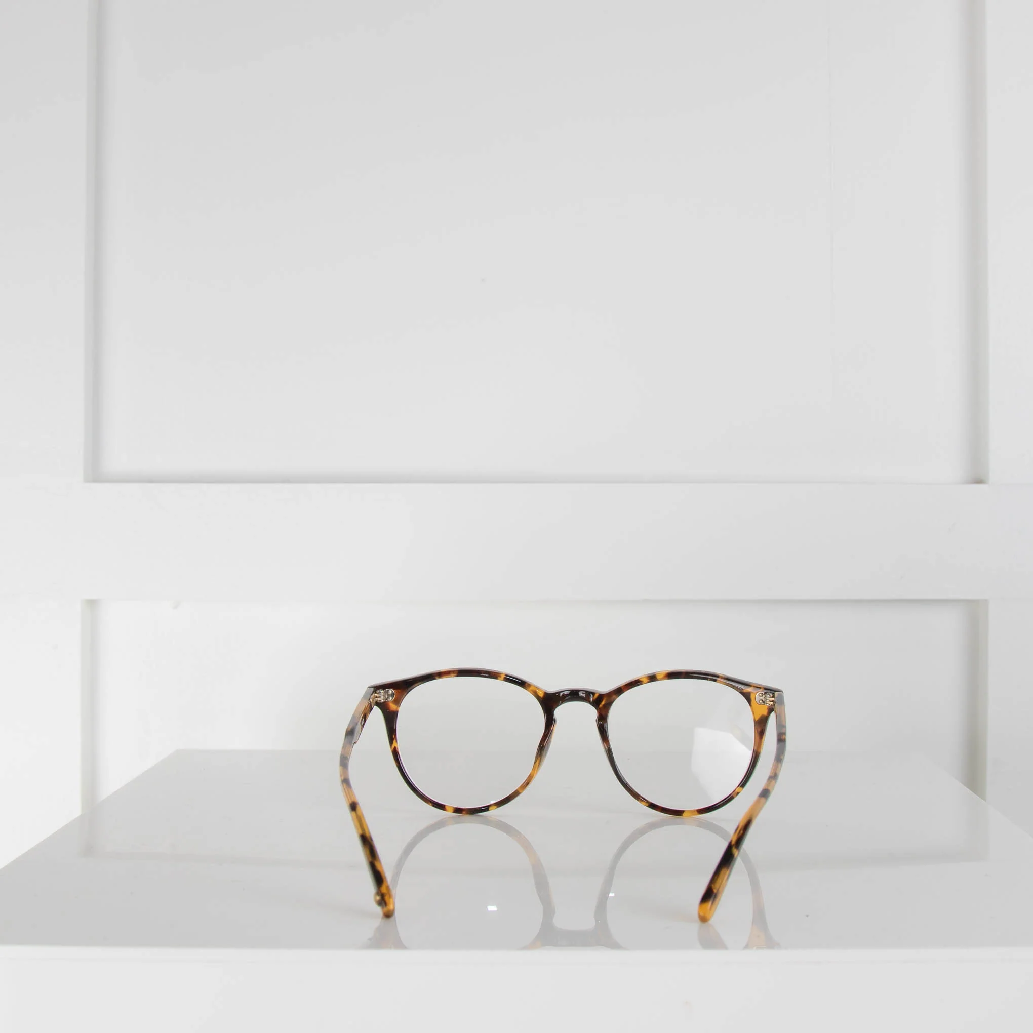 Garrett Leight Tortoiseshell Opticals - Image 4