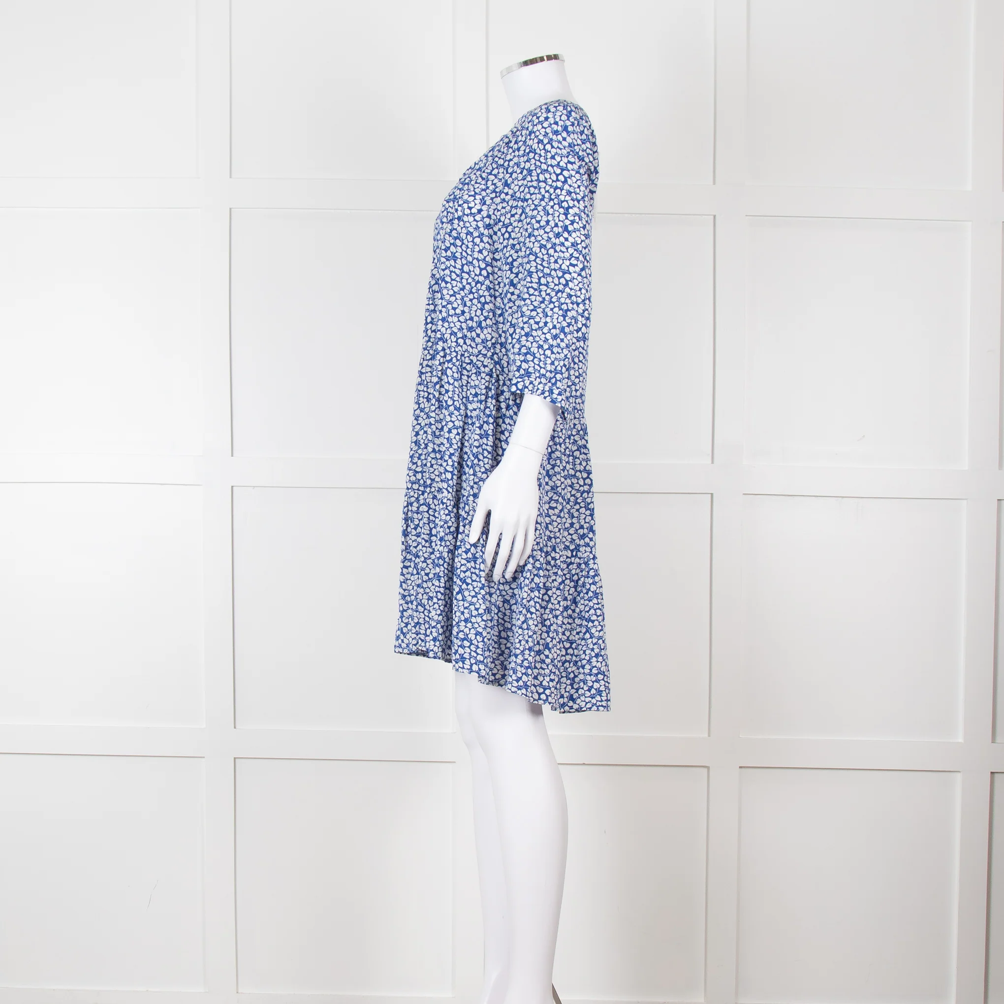 Gerard Darel Blue and White Leaf Print Mini Dress - Image 3