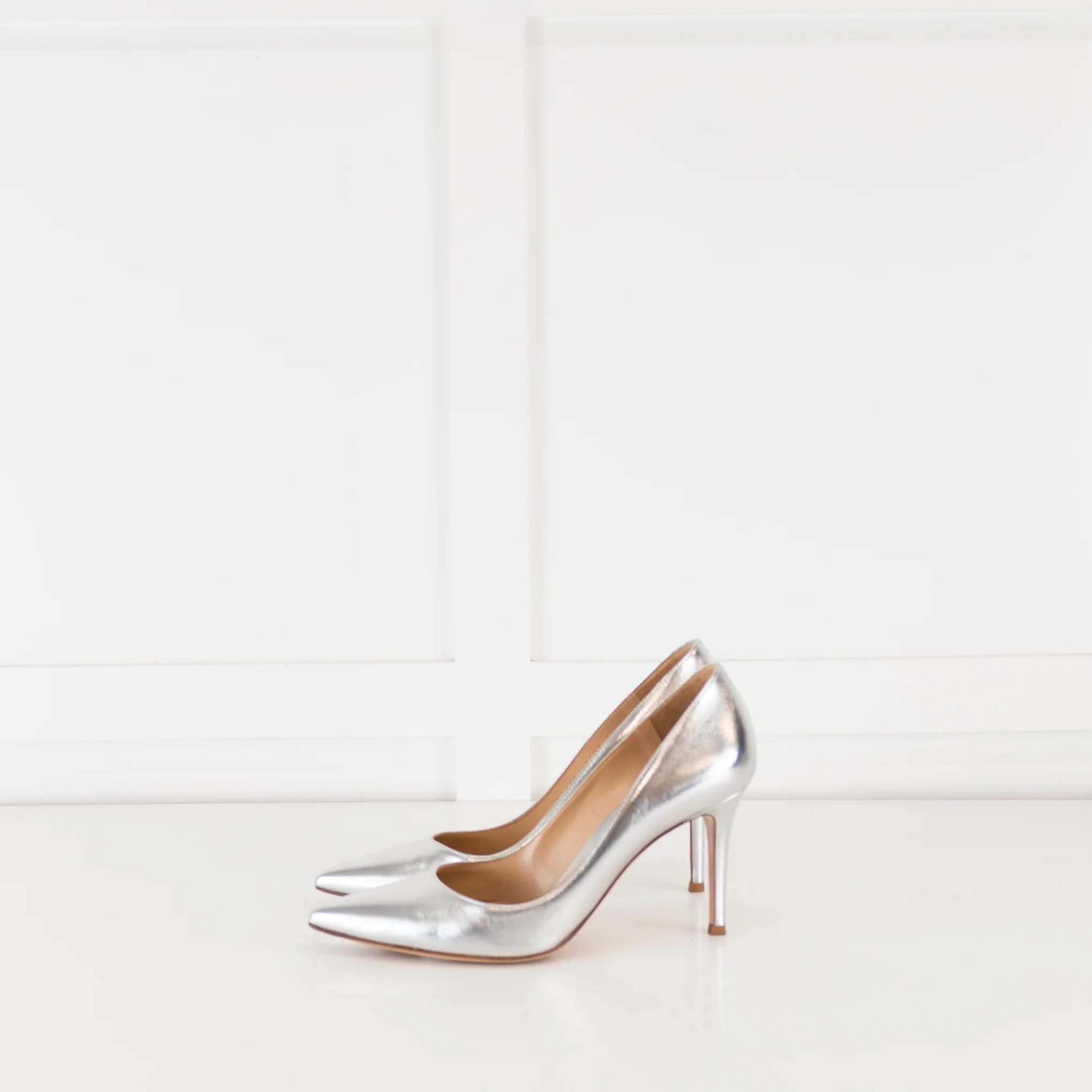 Gianvito Rossi Silver 85 Court Shoe - Image 4