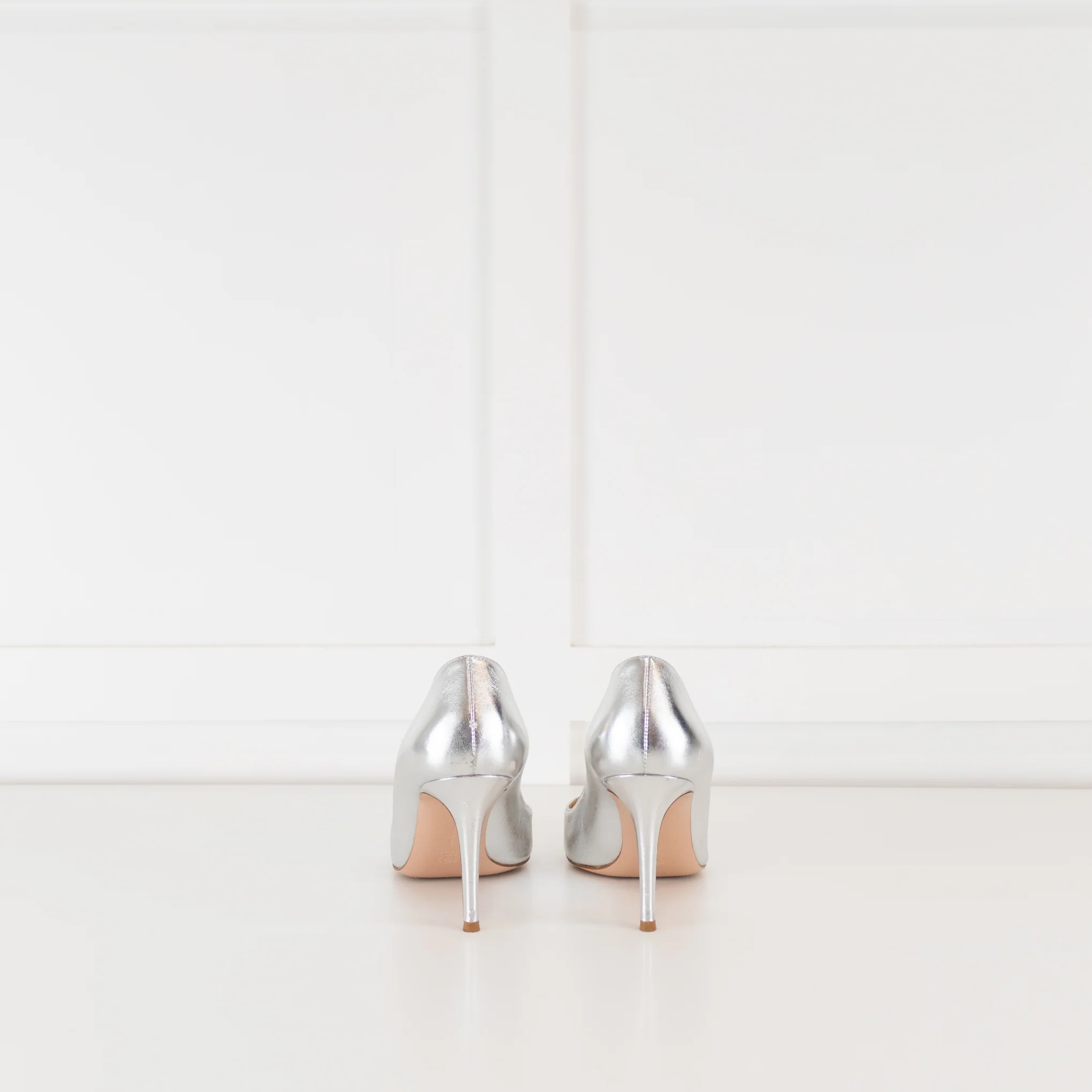 Gianvito Rossi Silver 85 Court Shoe - Image 5