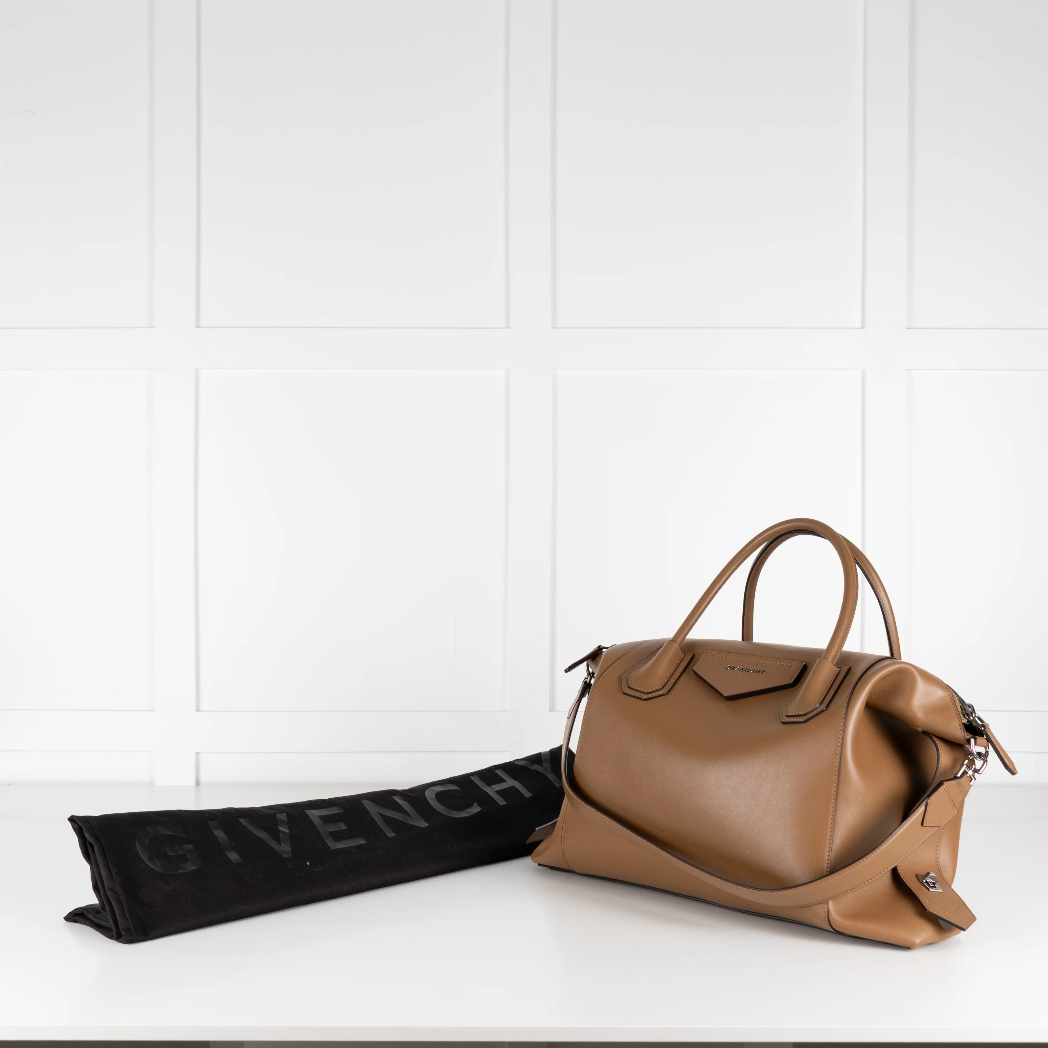 Givenchy Antigona Brown Medium Handbag - Image 3