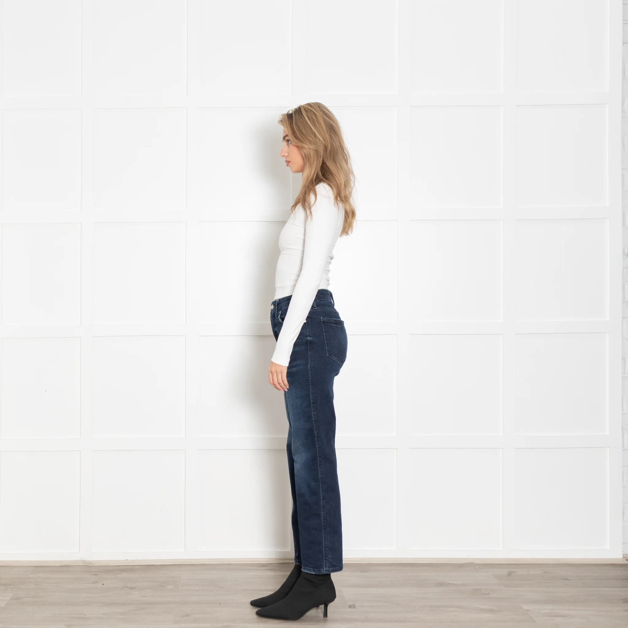 Good American Dark Wash Good Curve Straight Stretch Jeans - Image 4