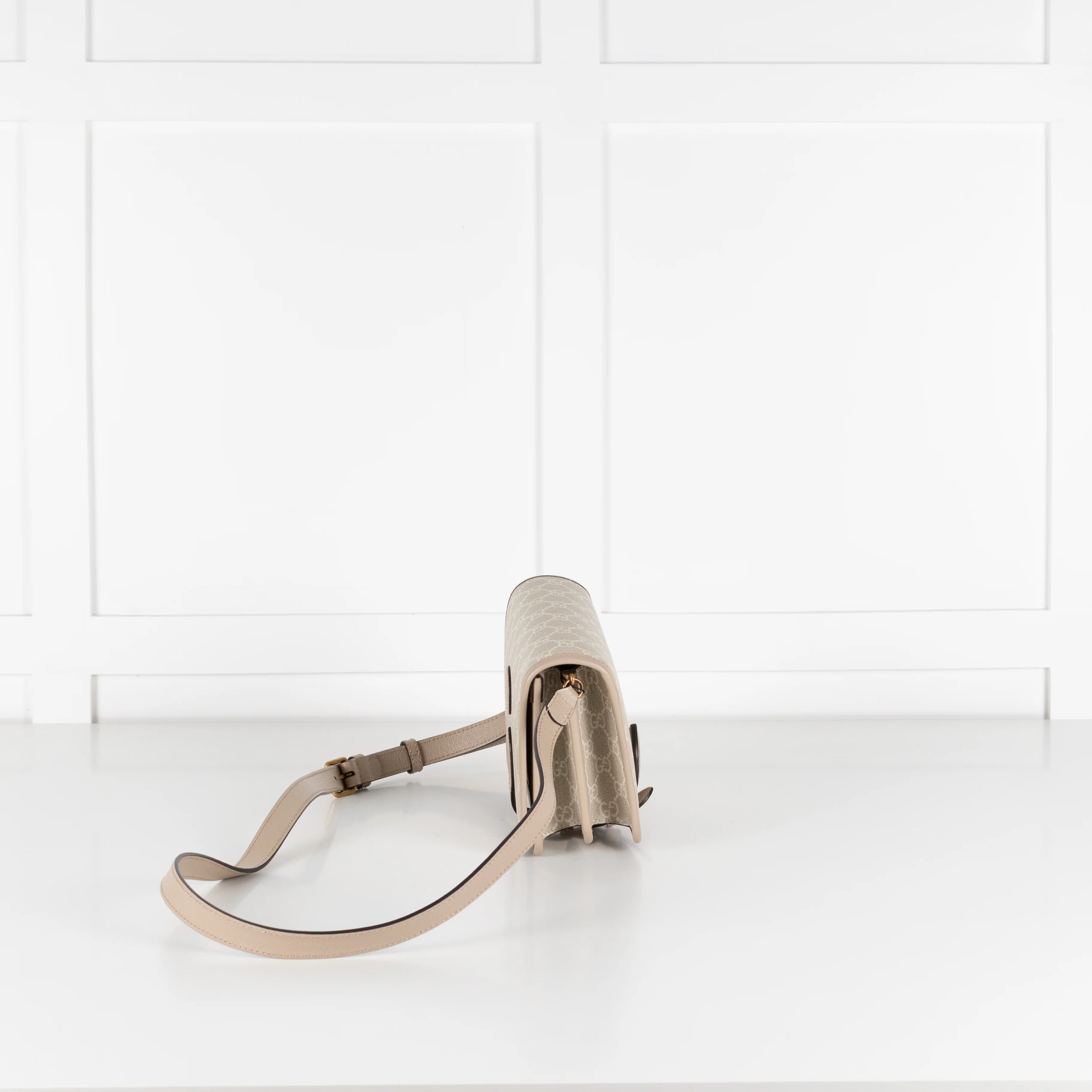 Gucci Beige & White Canvas Interlocking G Crossbody Bag - Image 5