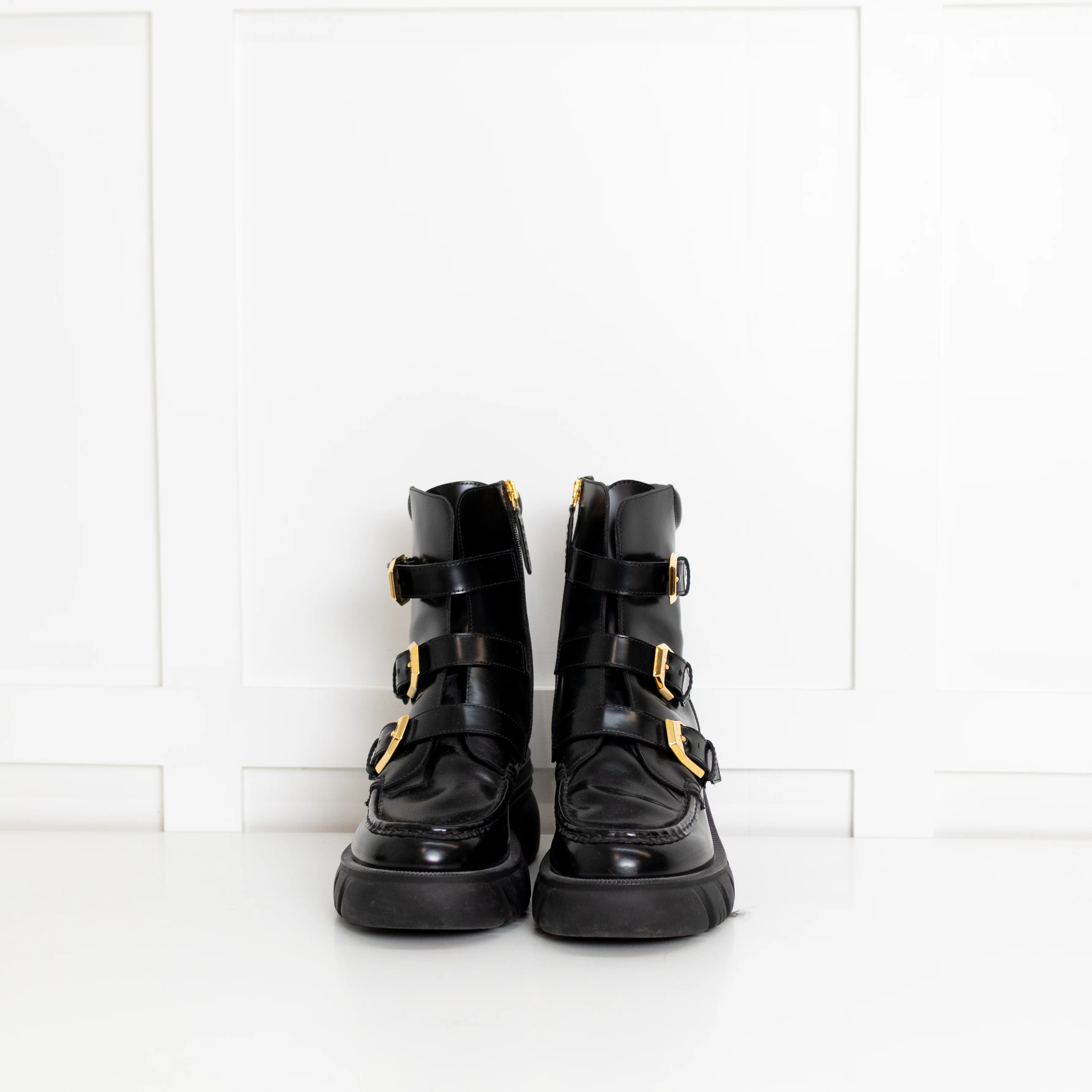 Gucci Black Ankle Boot With Gold Buckles - Image 3