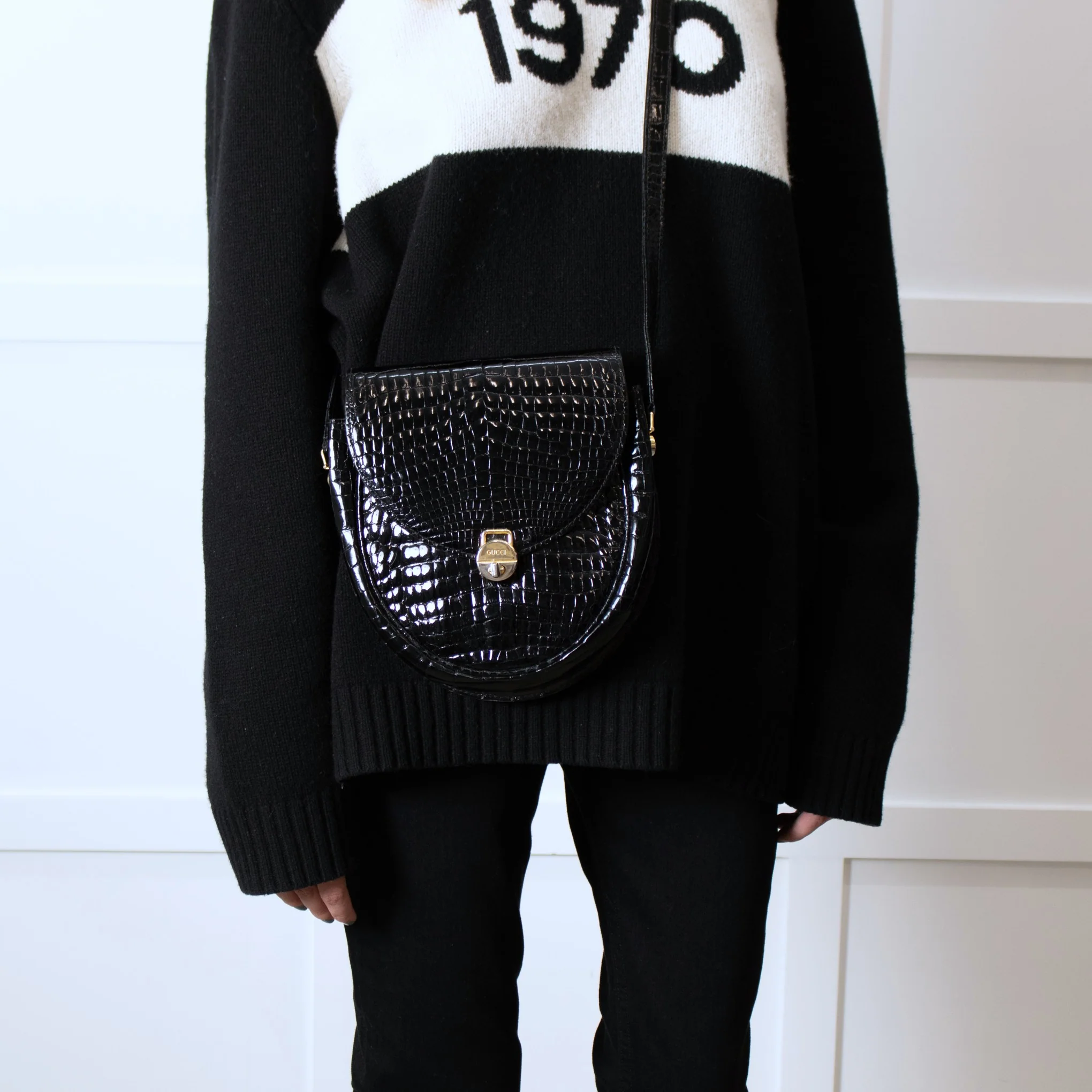 Gucci Black Croc Vintage Flap Bag - Image 2