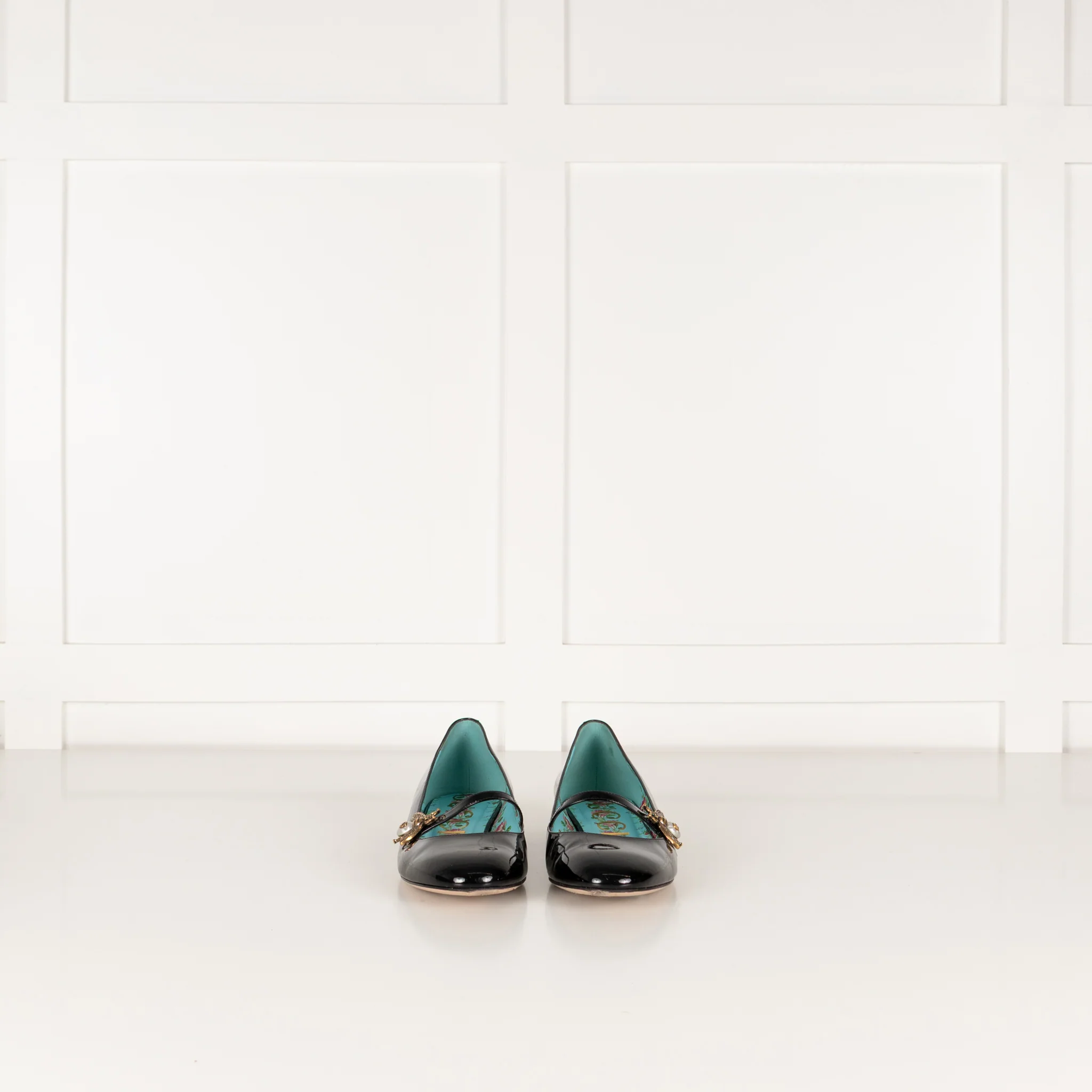 Gucci Black Lois Bee Patent Leather Pumps - Image 3