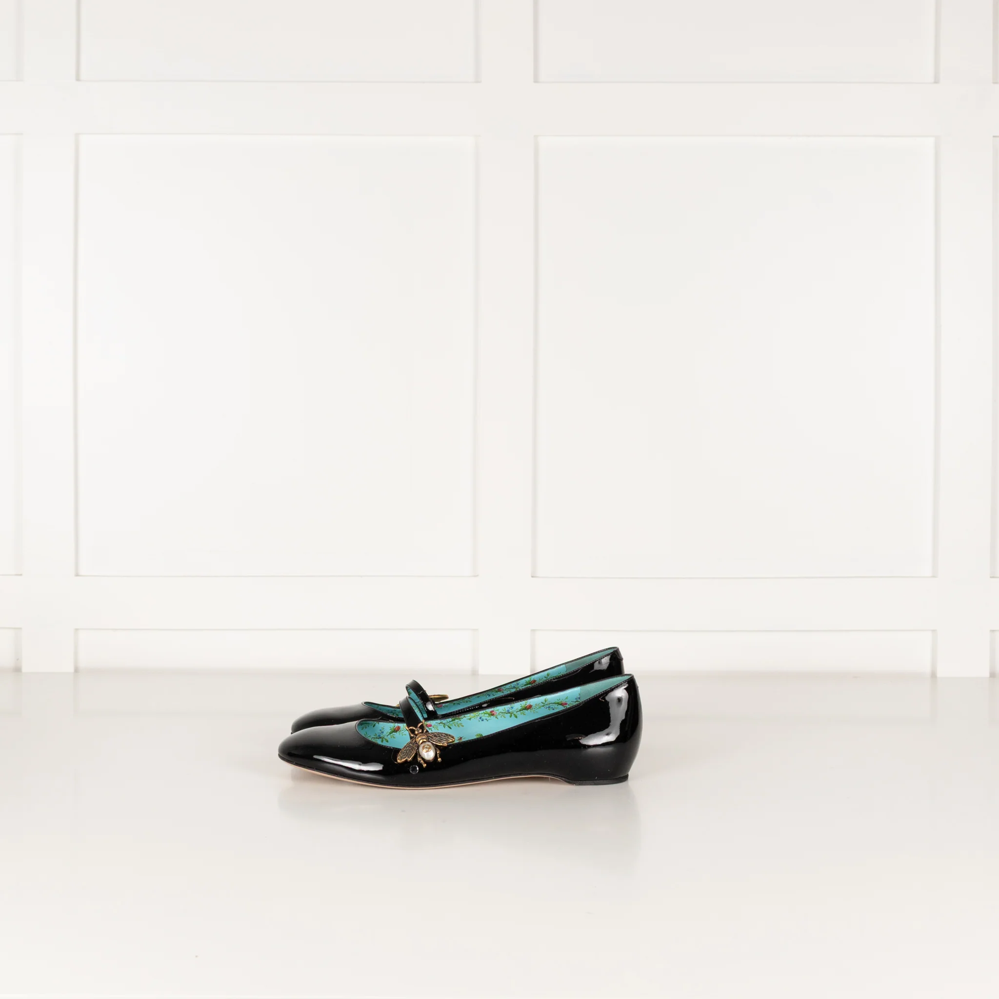 Gucci Black Lois Bee Patent Leather Pumps - Image 4