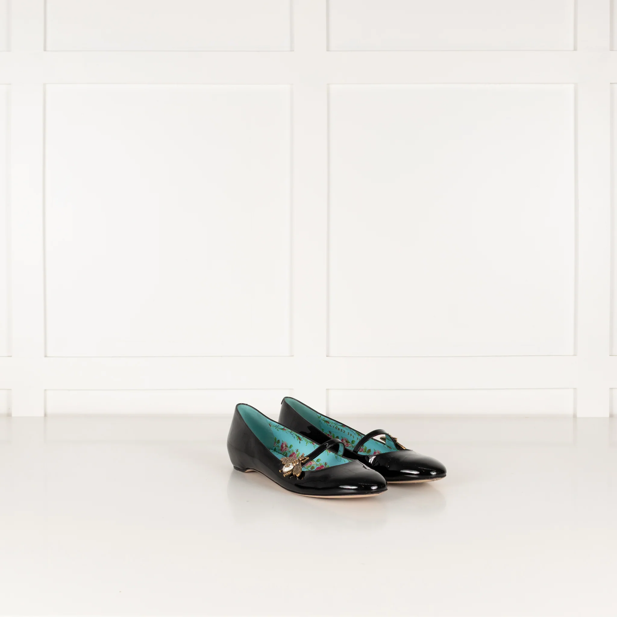 Gucci Black Lois Bee Patent Leather Pumps - Image 7
