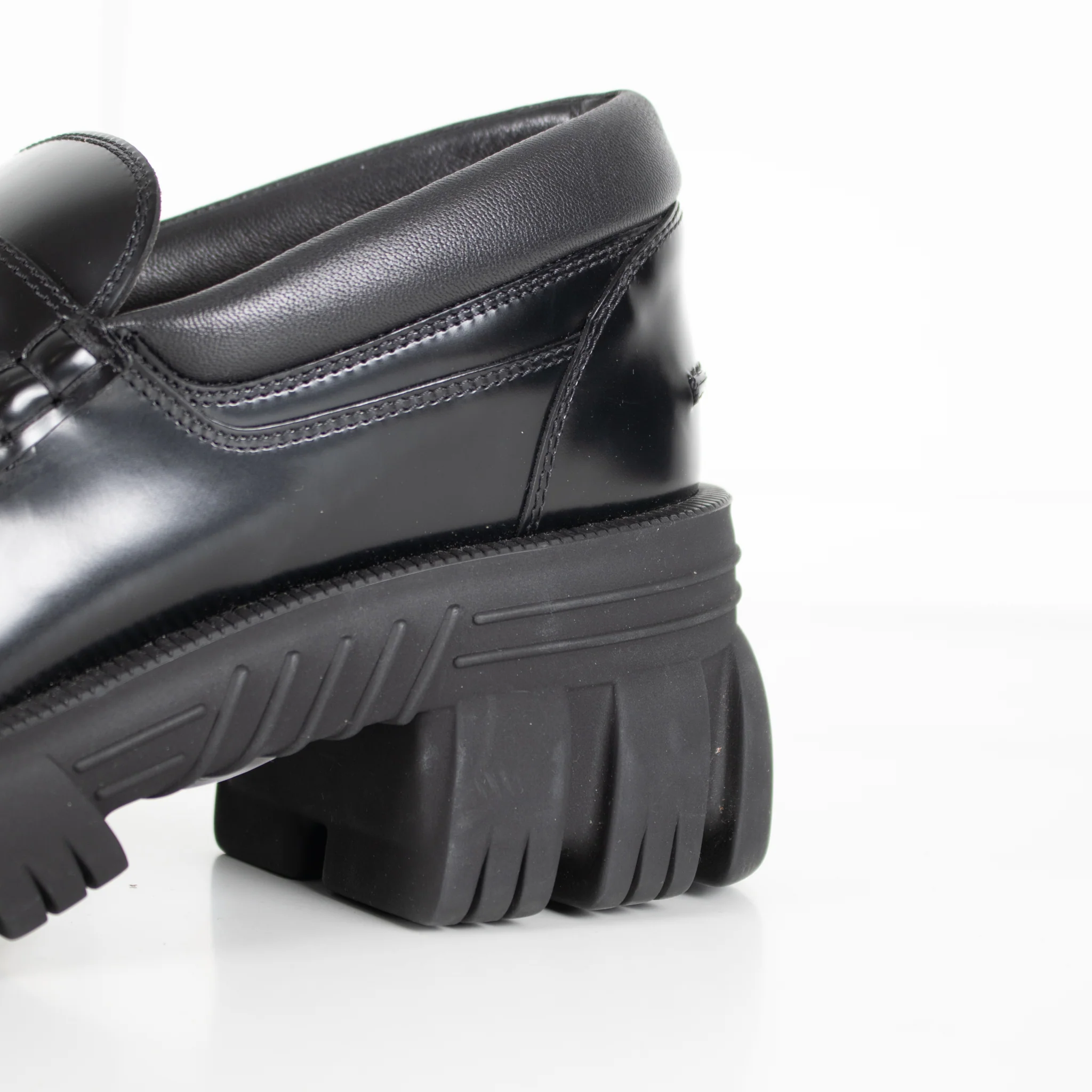Gucci Black Patent Magnum Samoa Loafers - Image 11