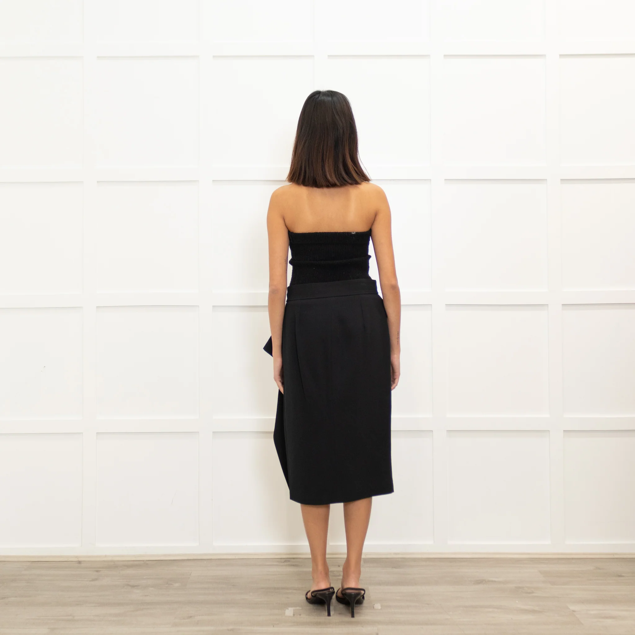 Gucci Black Pencil Skirt with Frill Front - Image 5