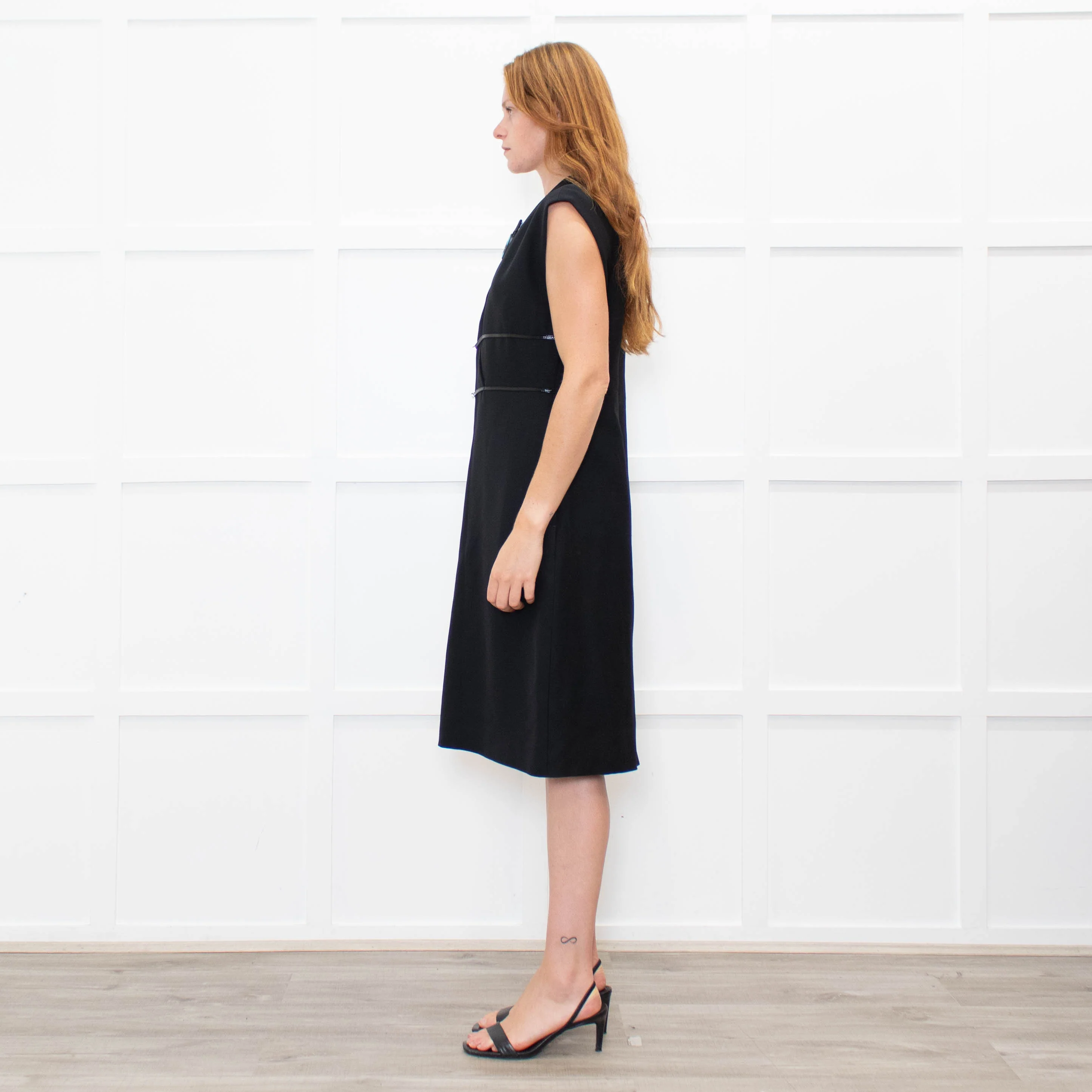 Gucci Black Sleeveless Patent Leather G Trim Dress - Image 4
