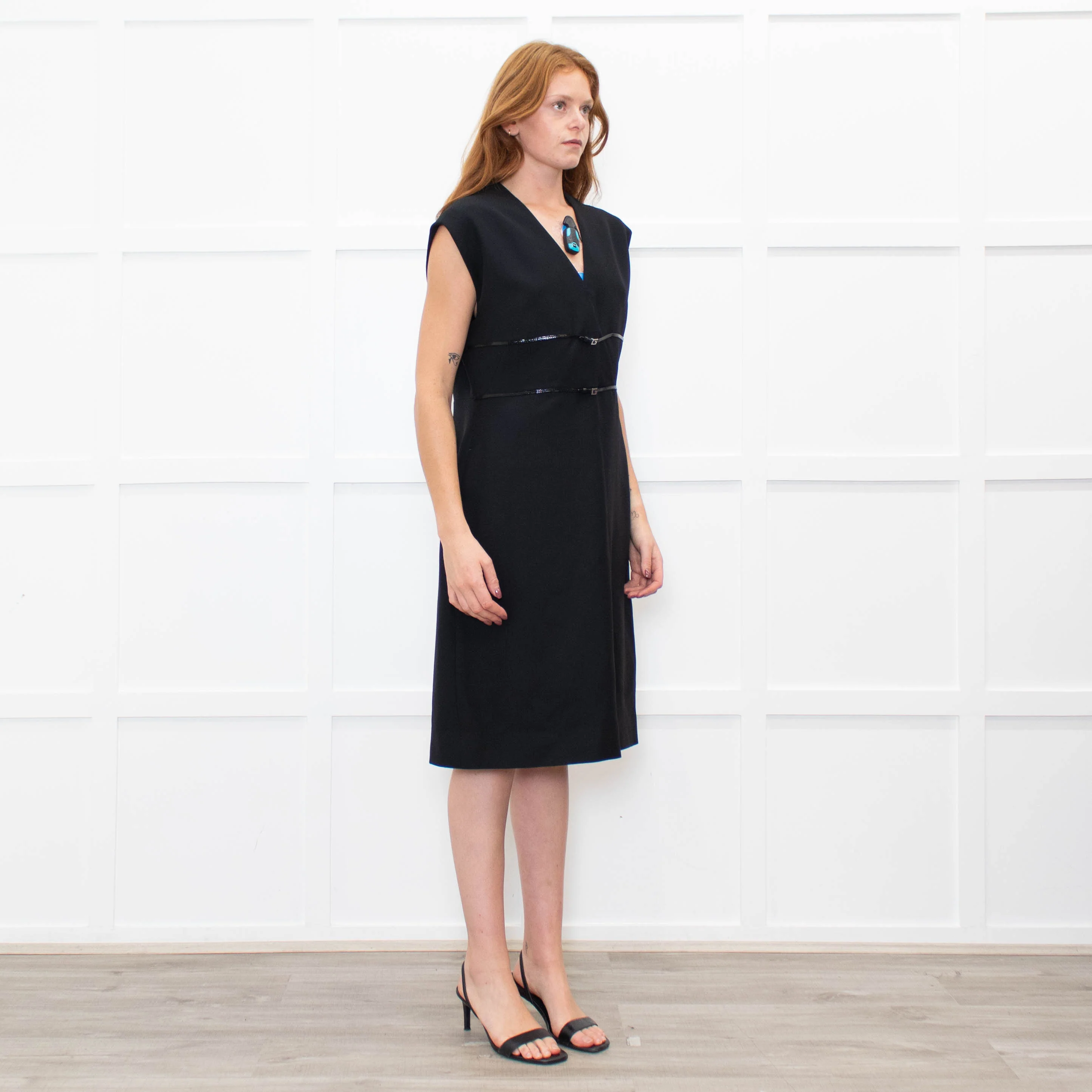 Gucci Black Sleeveless Patent Leather G Trim Dress - Image 7