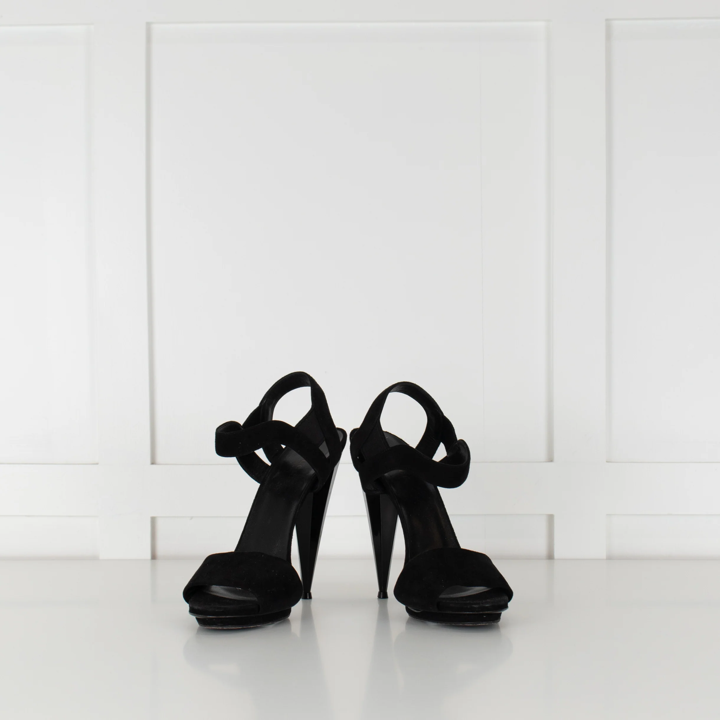Gucci Black Suede Platform Shoes with Faceted Heels - Image 7