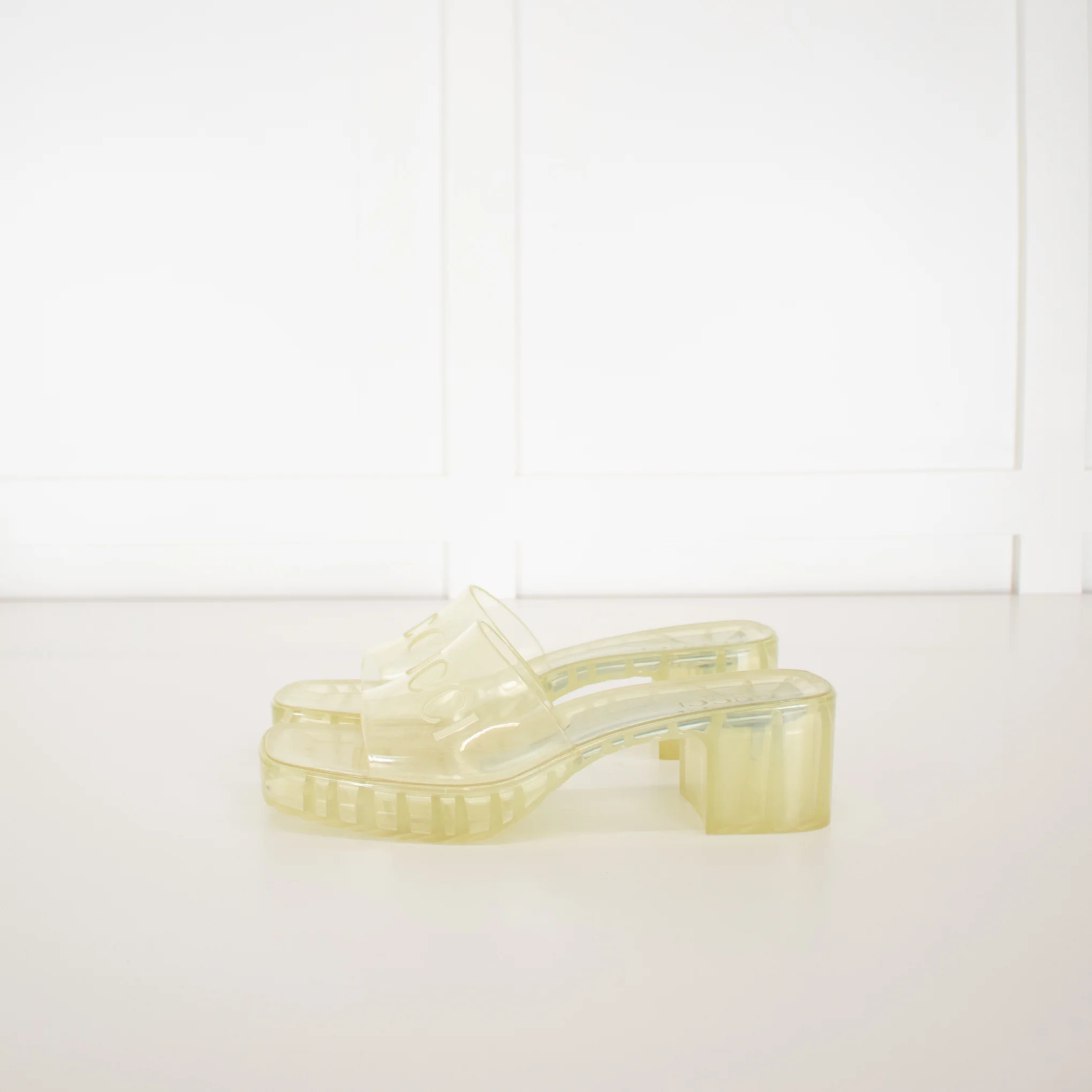 Gucci Cream Clear Logo Rubber Slides - Image 4