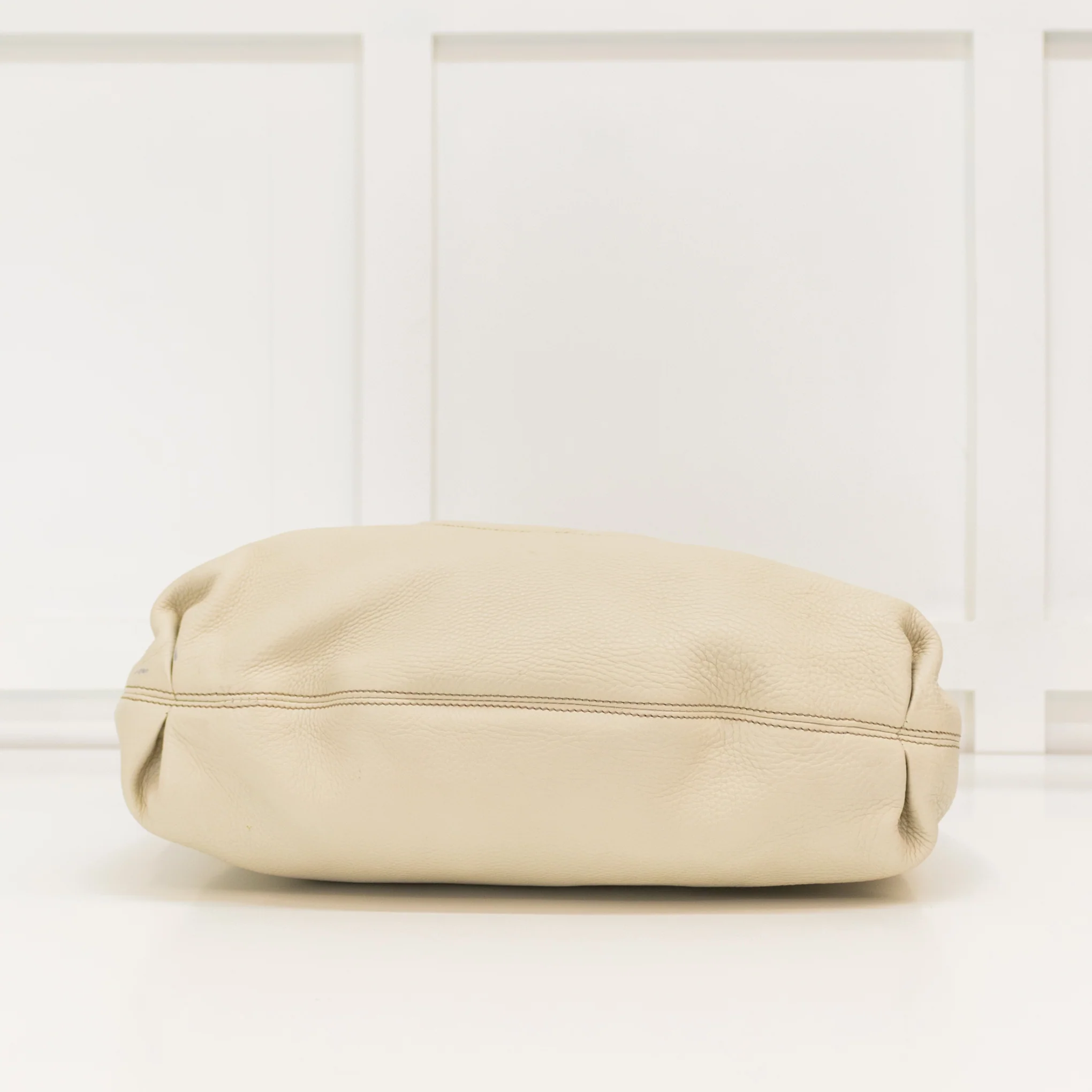 Gucci Cream Pebbled Calfskin Soho Hobo Bag - Image 8