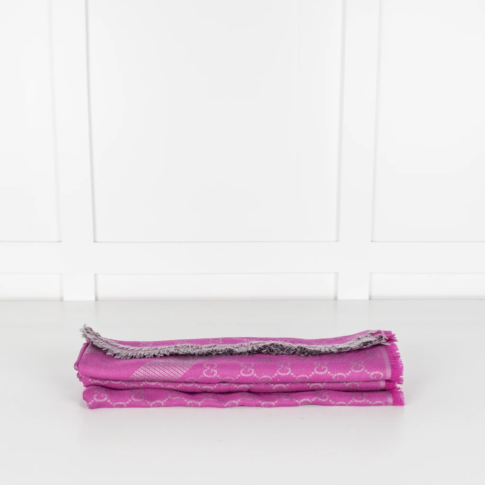 Gucci Dark Pink Square GG Scarf - Image 3