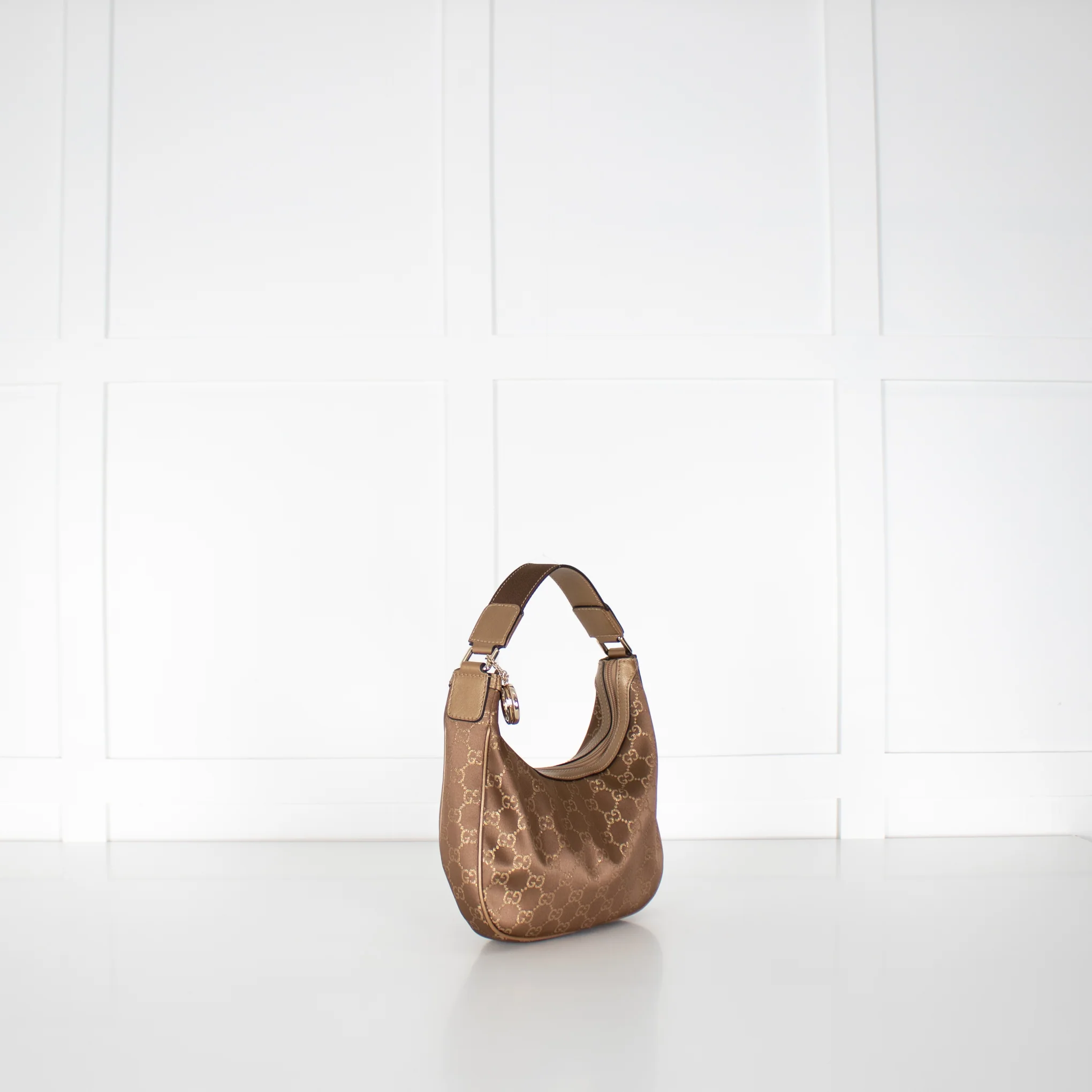 Gucci Gold GG Monogram Handbag - Image 3