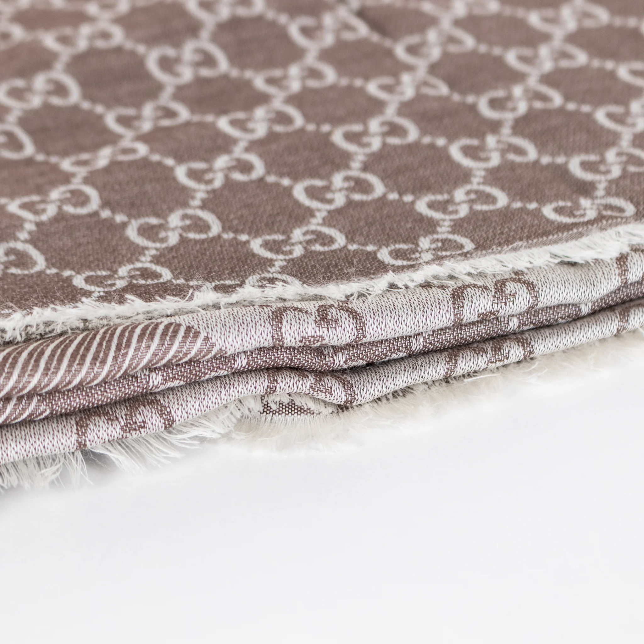 Gucci Pale Grey Square GG Scarf - Image 5