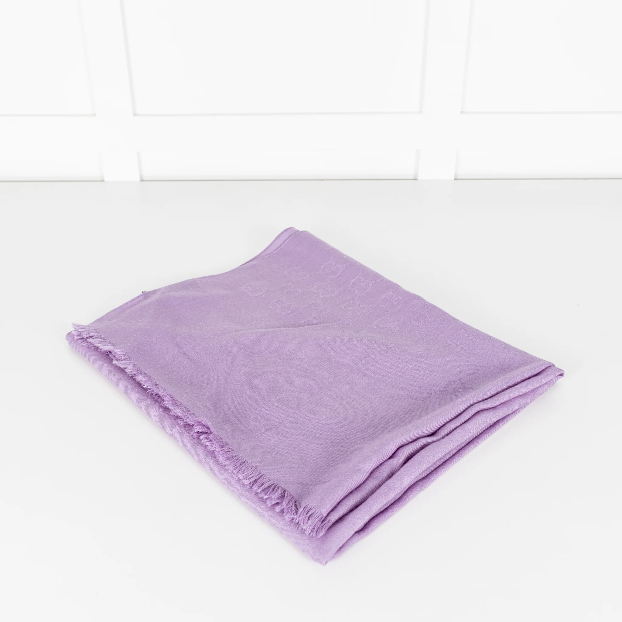 Gucci Lilac Monogrammed Wool and Silk Fringed Scarf - Image 4