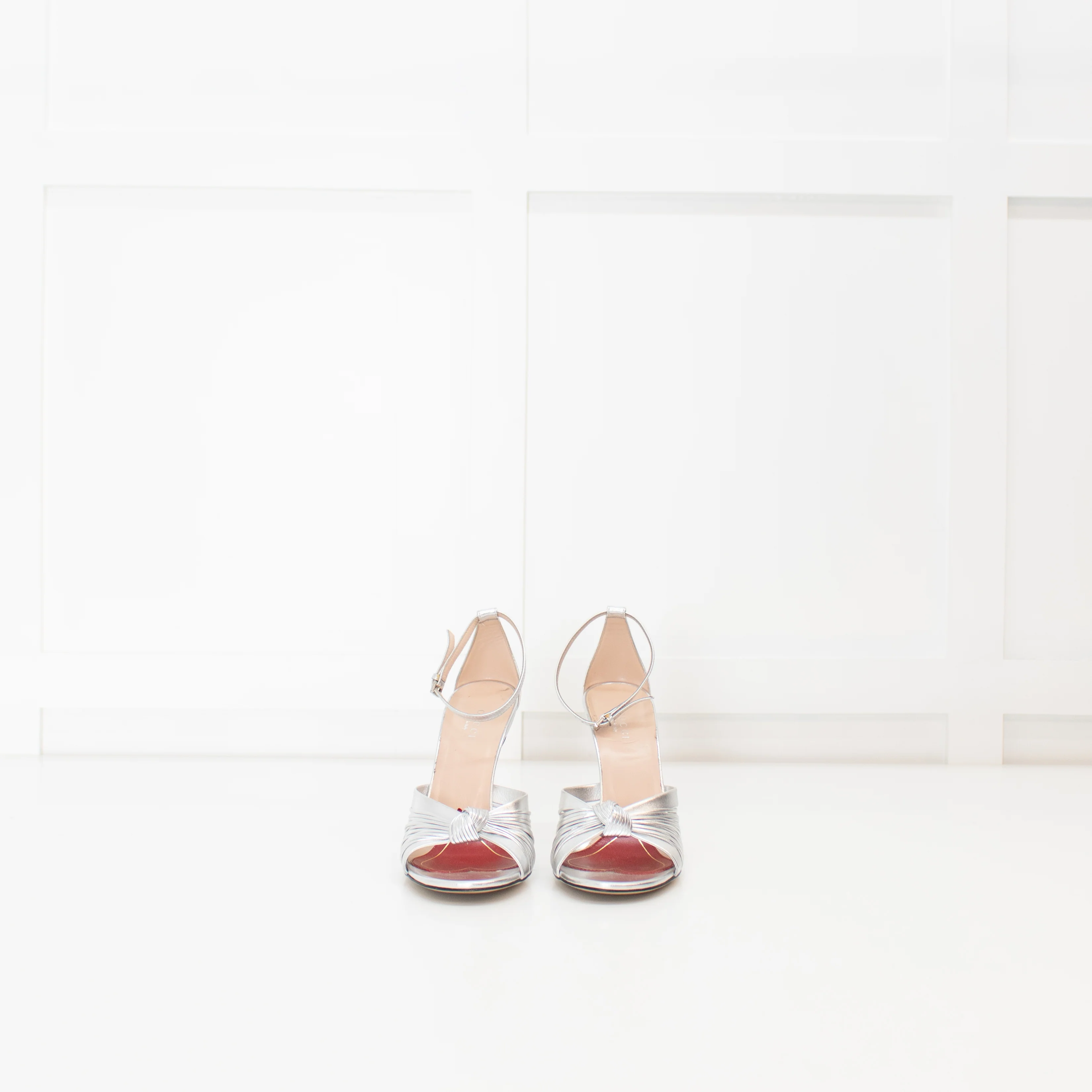 Gucci Silver Knotted Heels with Ankle Strap - Image 3