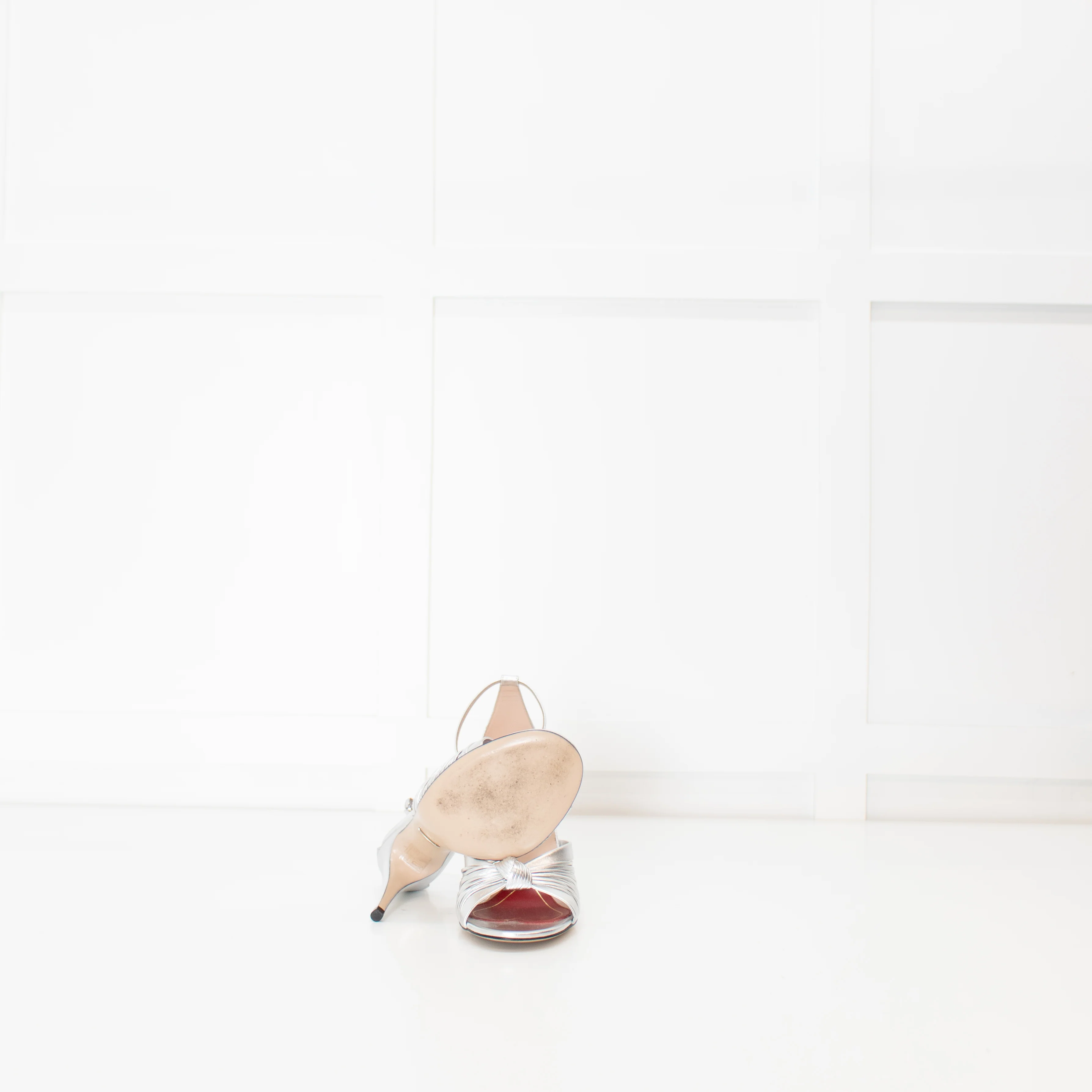 Gucci Silver Knotted Heels with Ankle Strap - Image 7