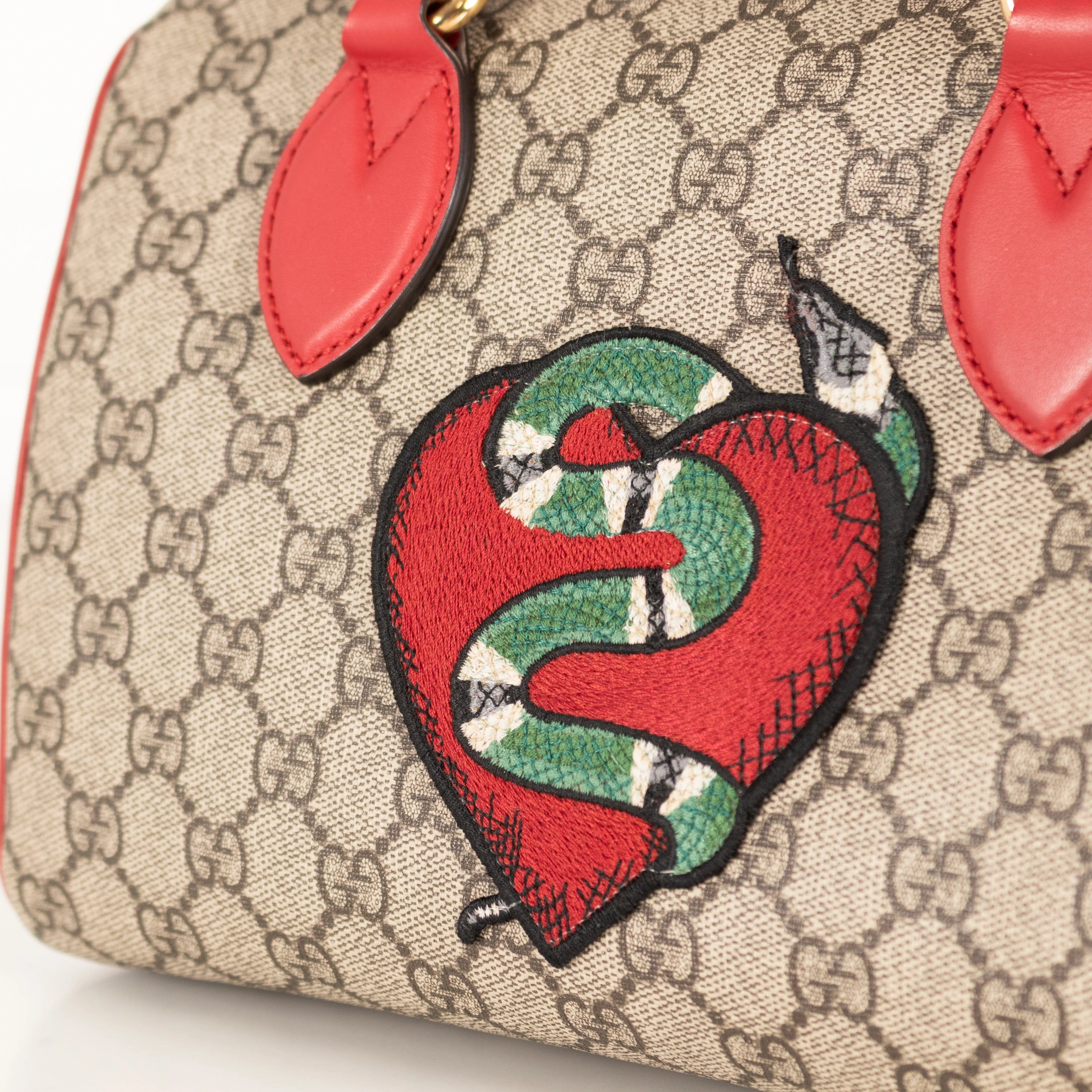 Gucci Supreme Red Trim Embellished 2 Way Bag - Image 11