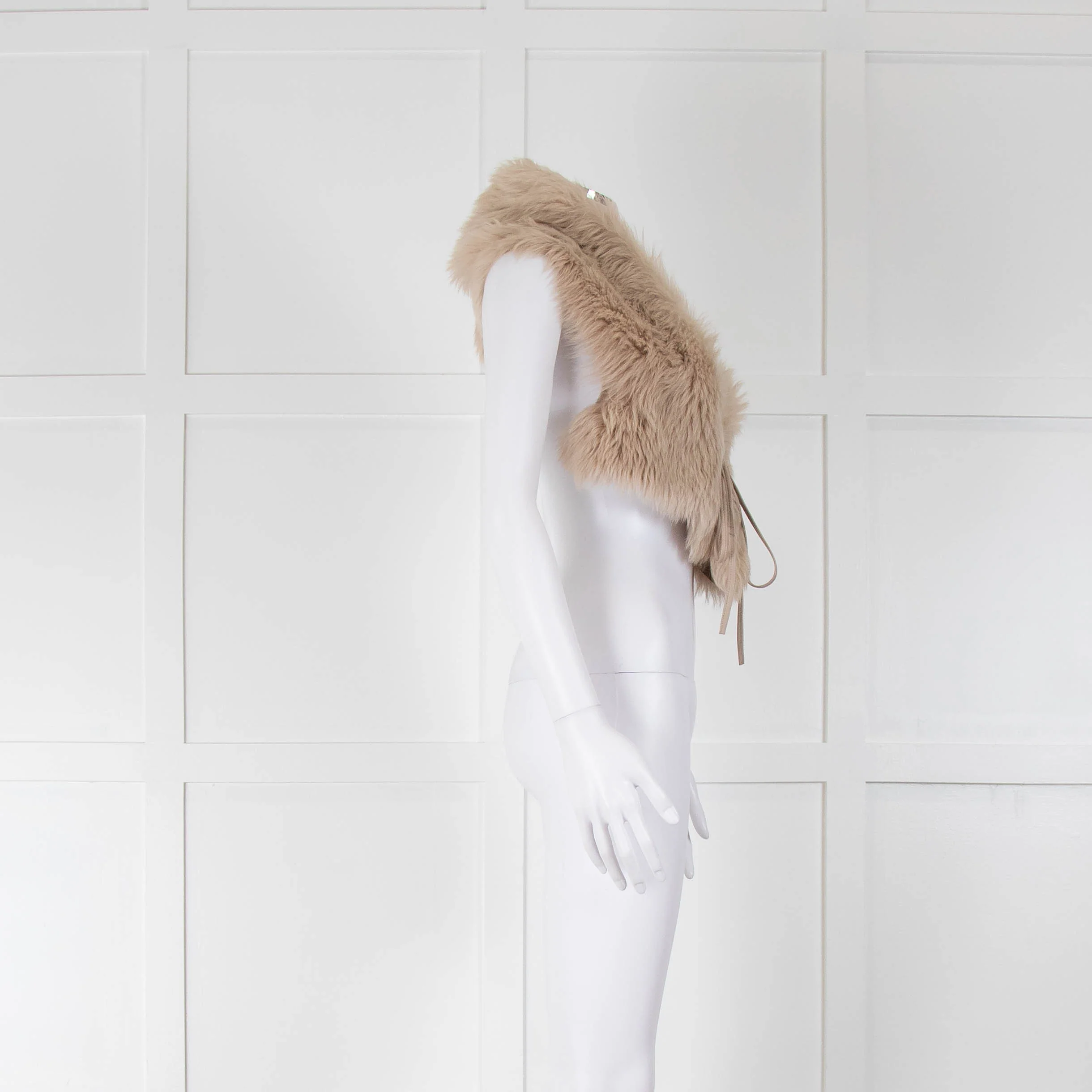 Gushlow & Cole Cream Shearling Collar with Leather Tie - Image 2