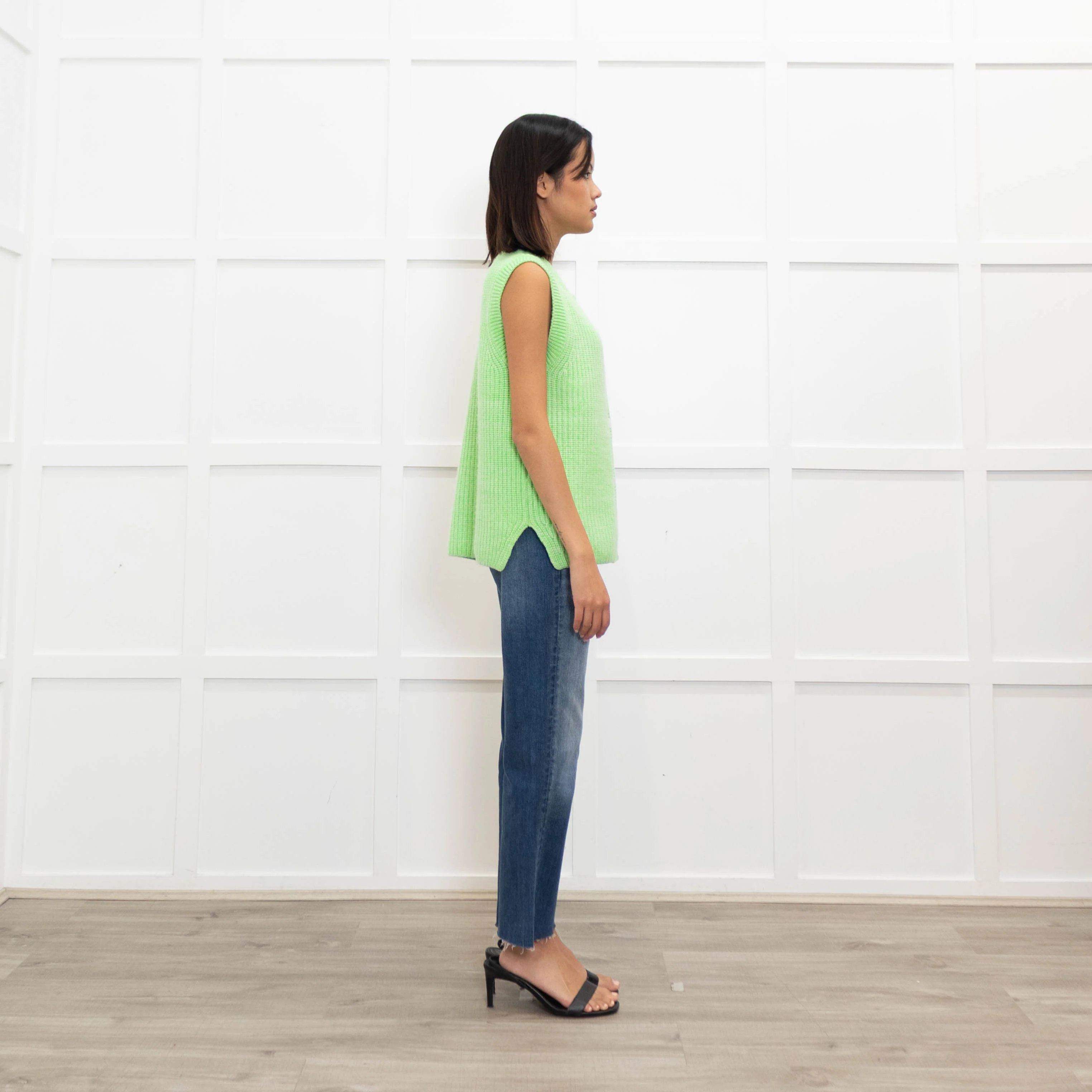Gussy and Lou Green and White Fleck Ribbed Sleeveless Cardigan - Image 4