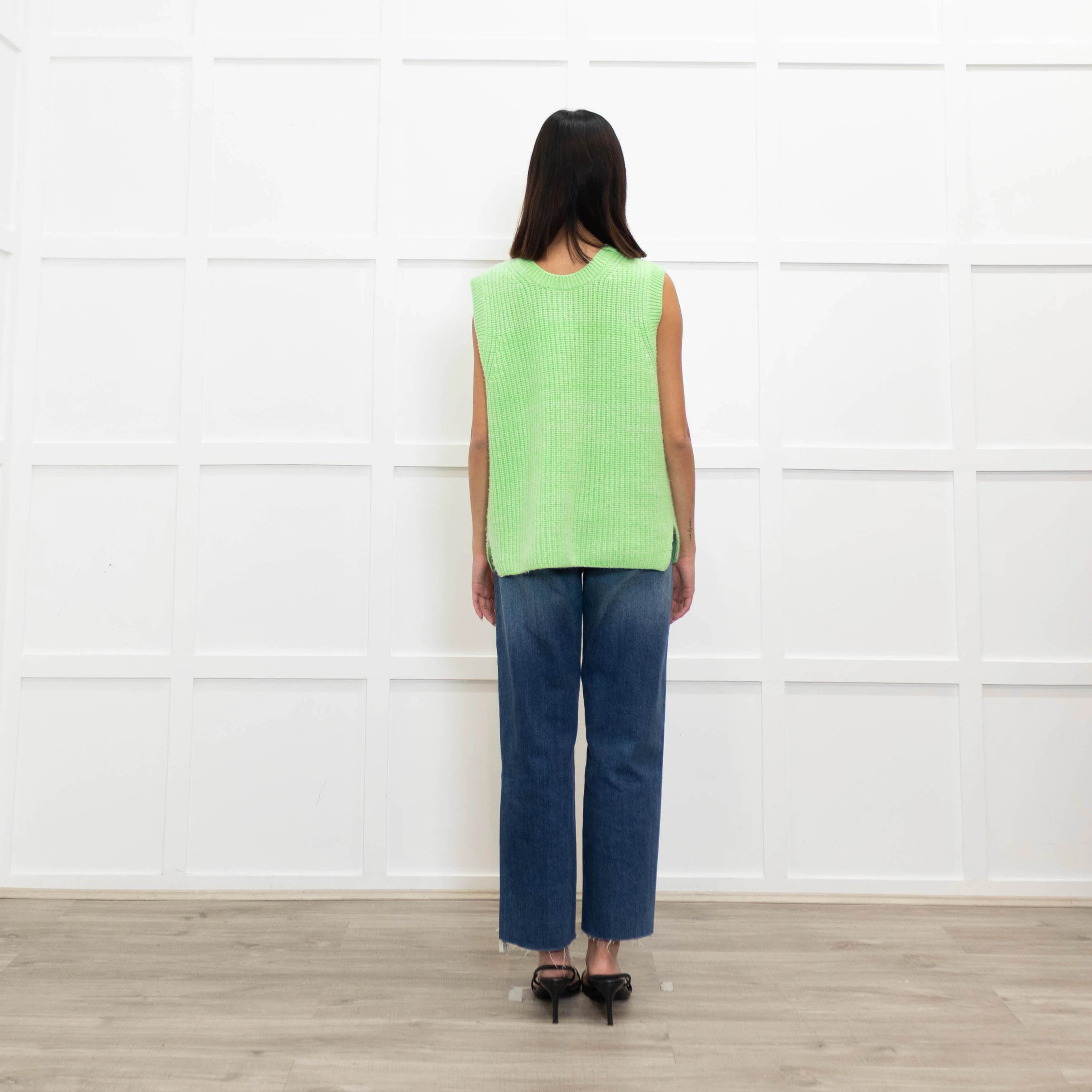 Gussy and Lou Green and White Fleck Ribbed Sleeveless Cardigan - Image 5