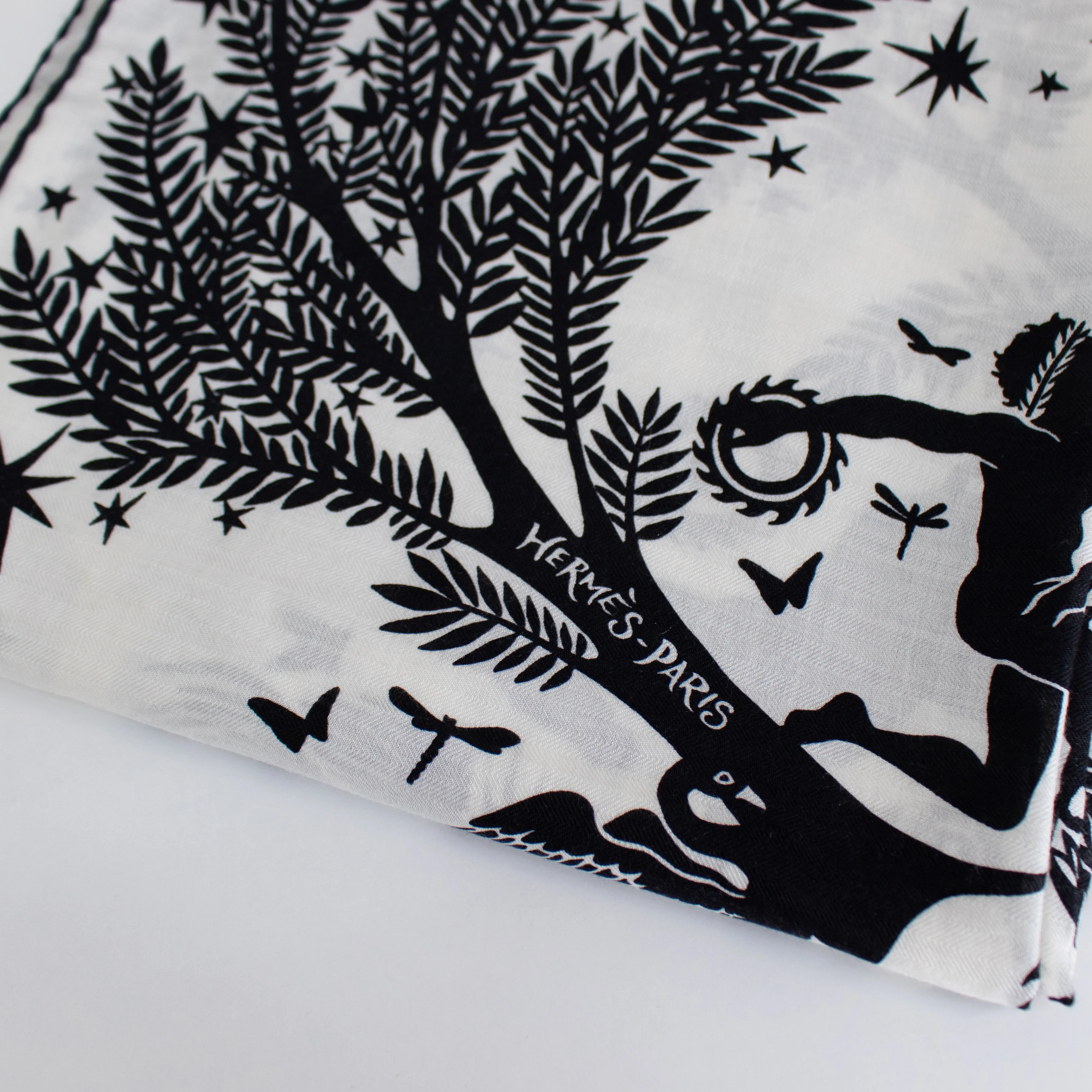 Hermes Black and White Le Sous Le Charme d'Orphee 140 Shawl - Image 2