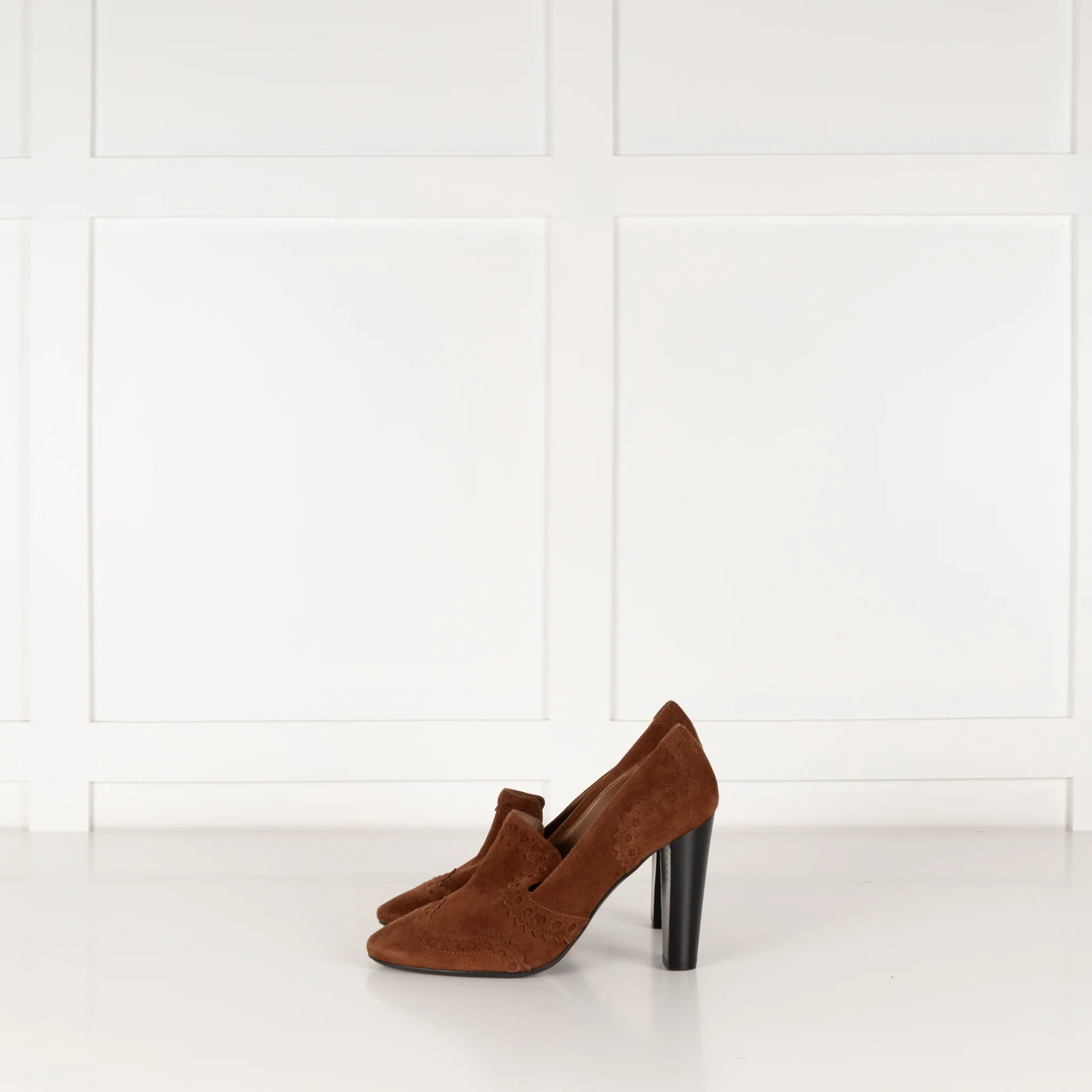 Hermes Tan Suede Round Toe Heeled Shoes - Image 4