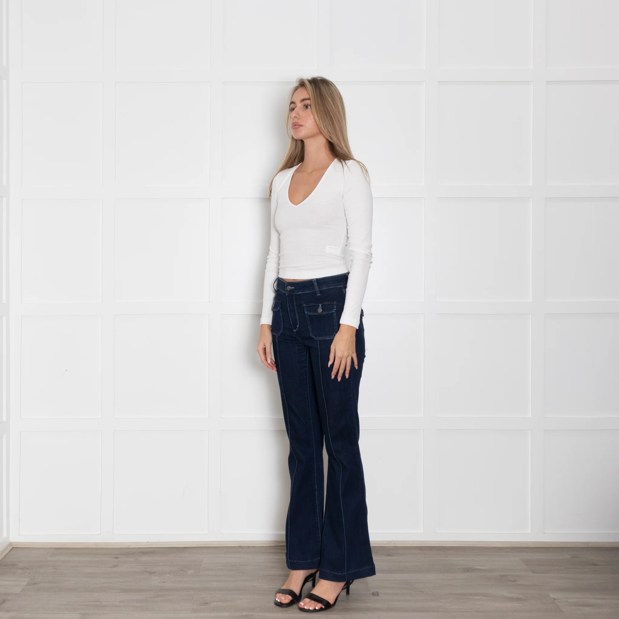 Donna Ida Blue Denim Front Stitching Flared Jeans - Image 3