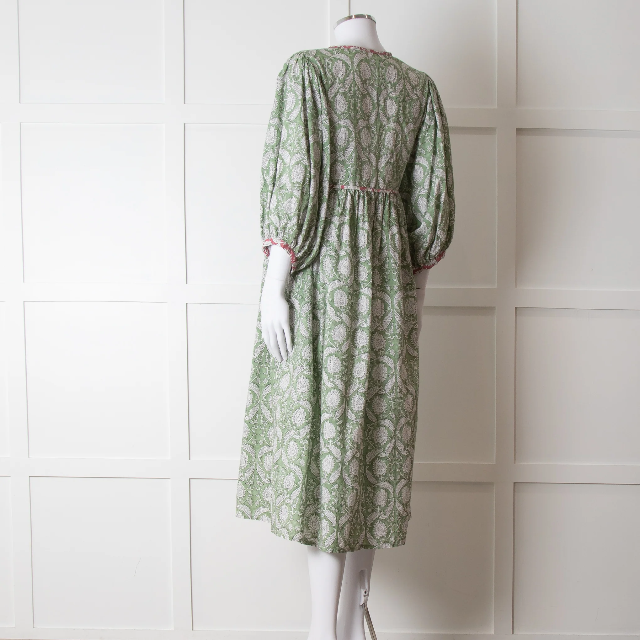 Iris Green White Floral Cotton Puff Sleeve Midi Dress - Image 4