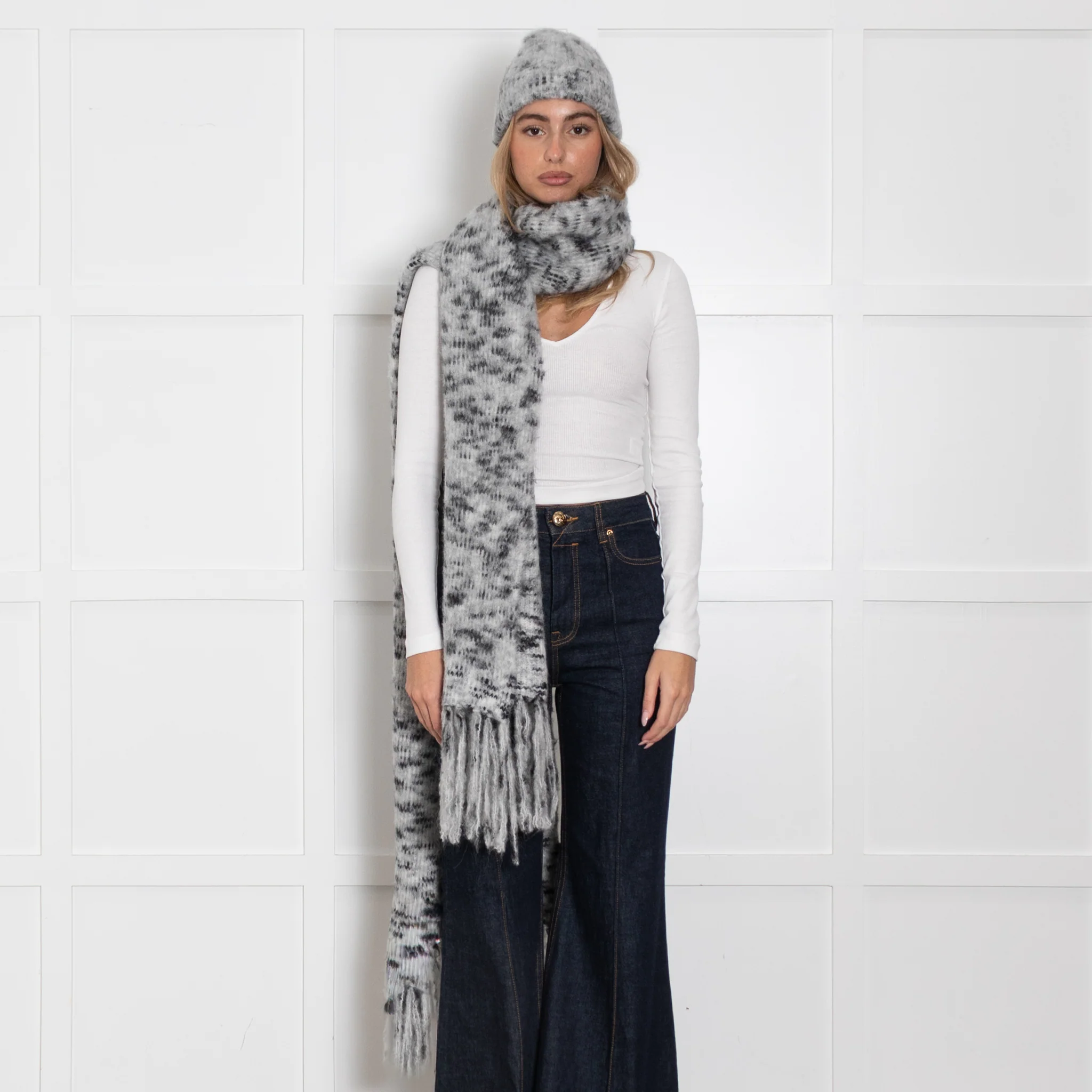 Isabel Marant Grey & Black Fleck Chunky Scarf with Hat - Image 2
