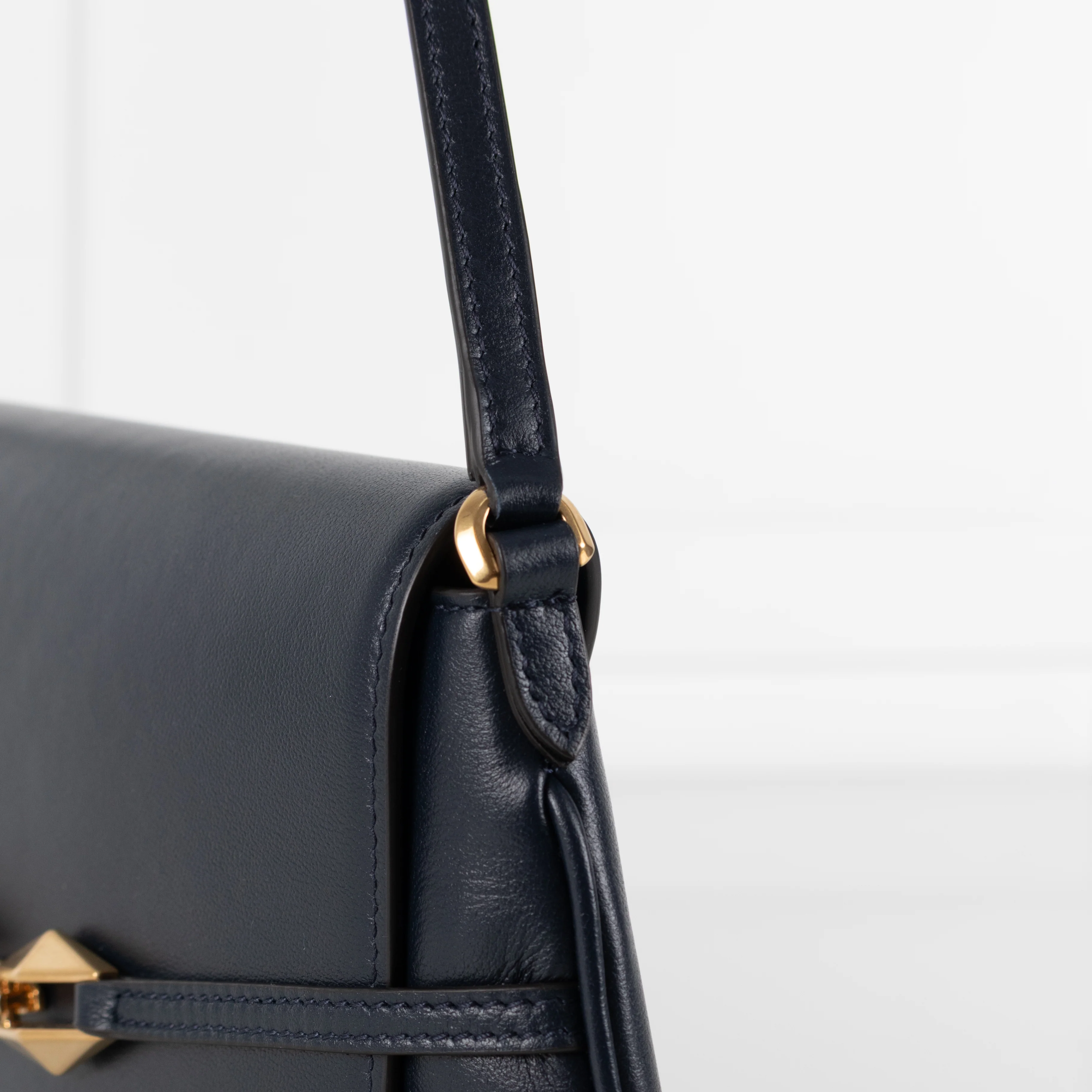 Jimmy Choo Navy Shoulder Bag with Geometric Chain - Image 11